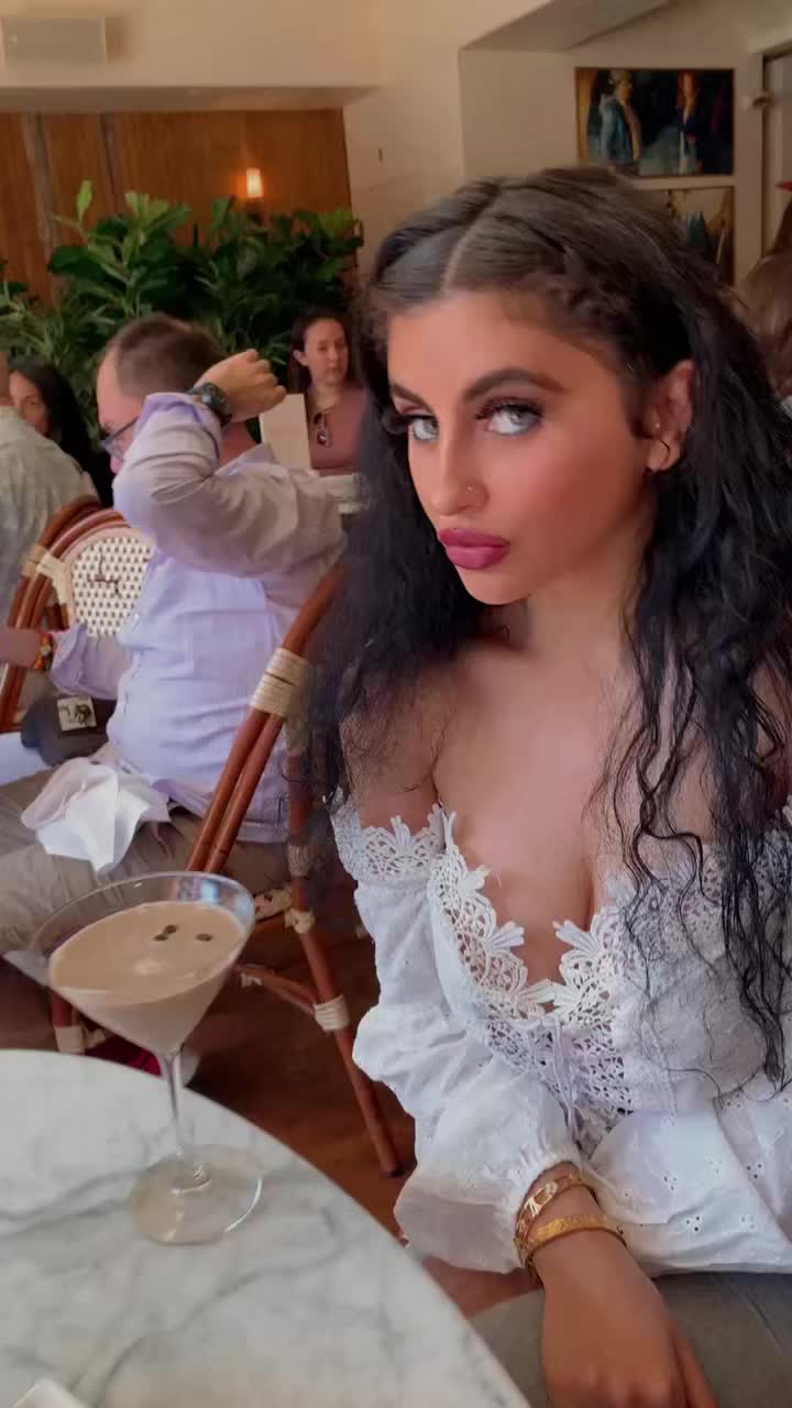 @themodelmari