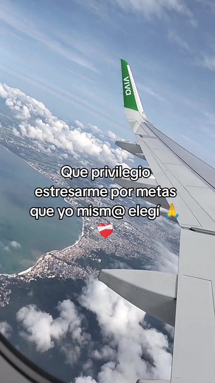 @Jocelyn Sauria Rex 🐦&zwj;🔥🦊🦖❤️