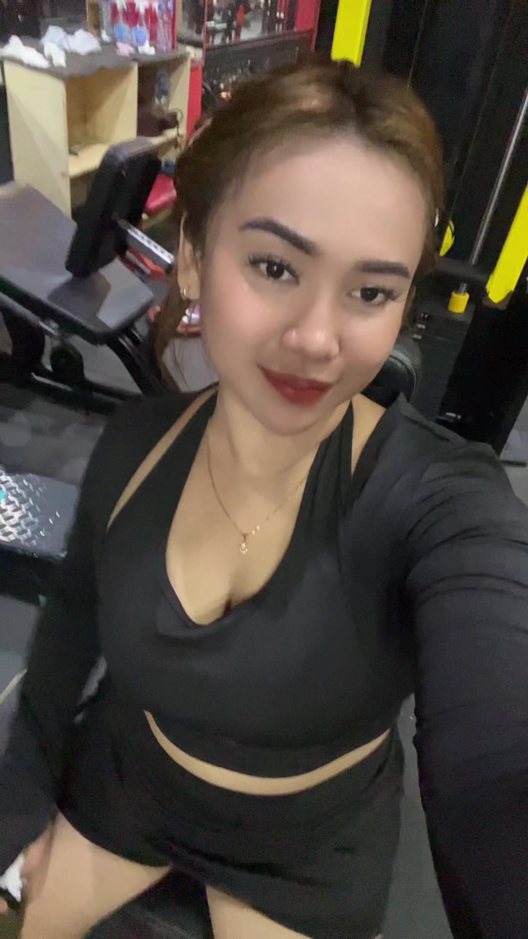 @julia frinella sari