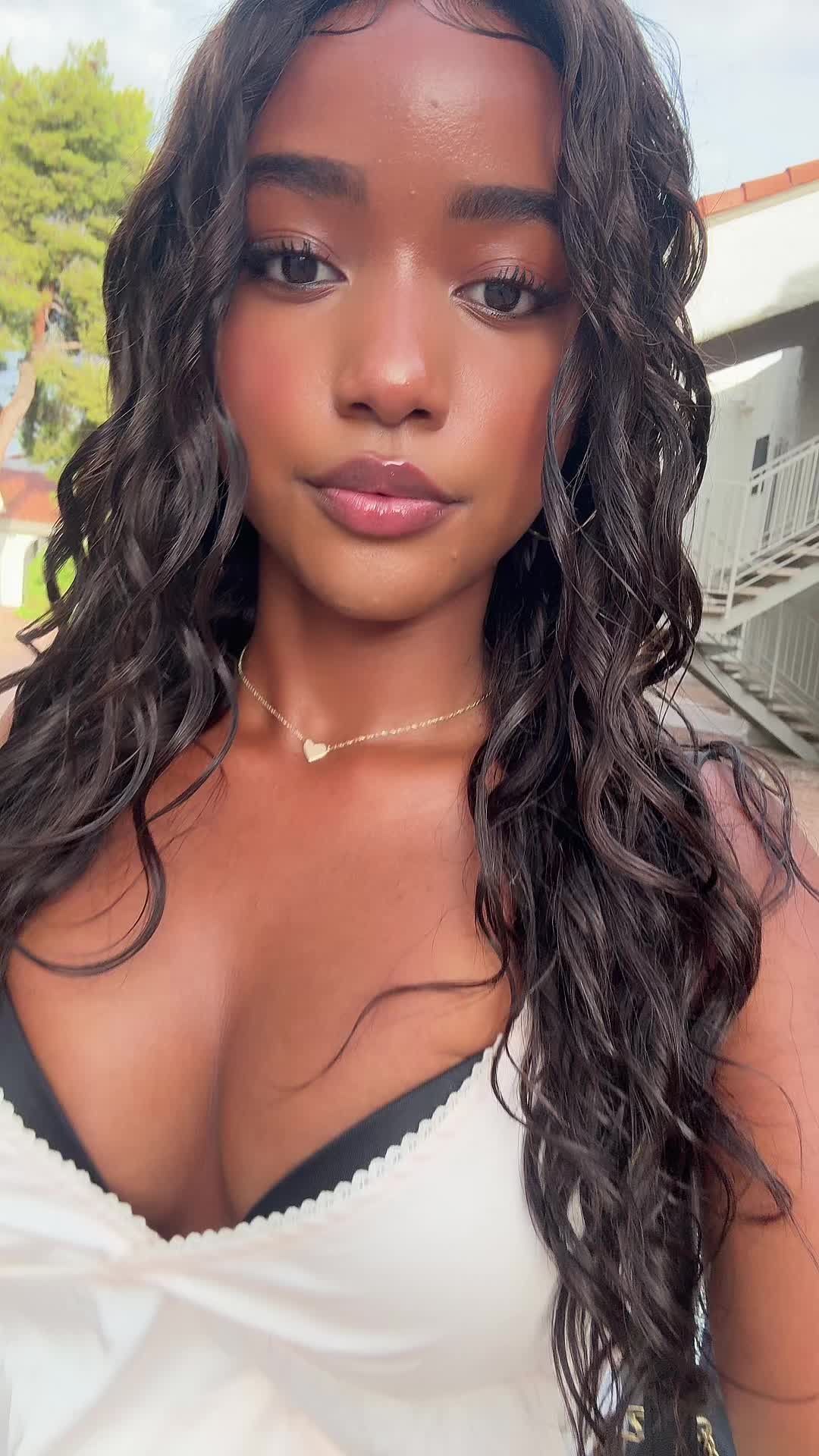 @𝒞𝒽𝓇𝒾𝒾 🎀