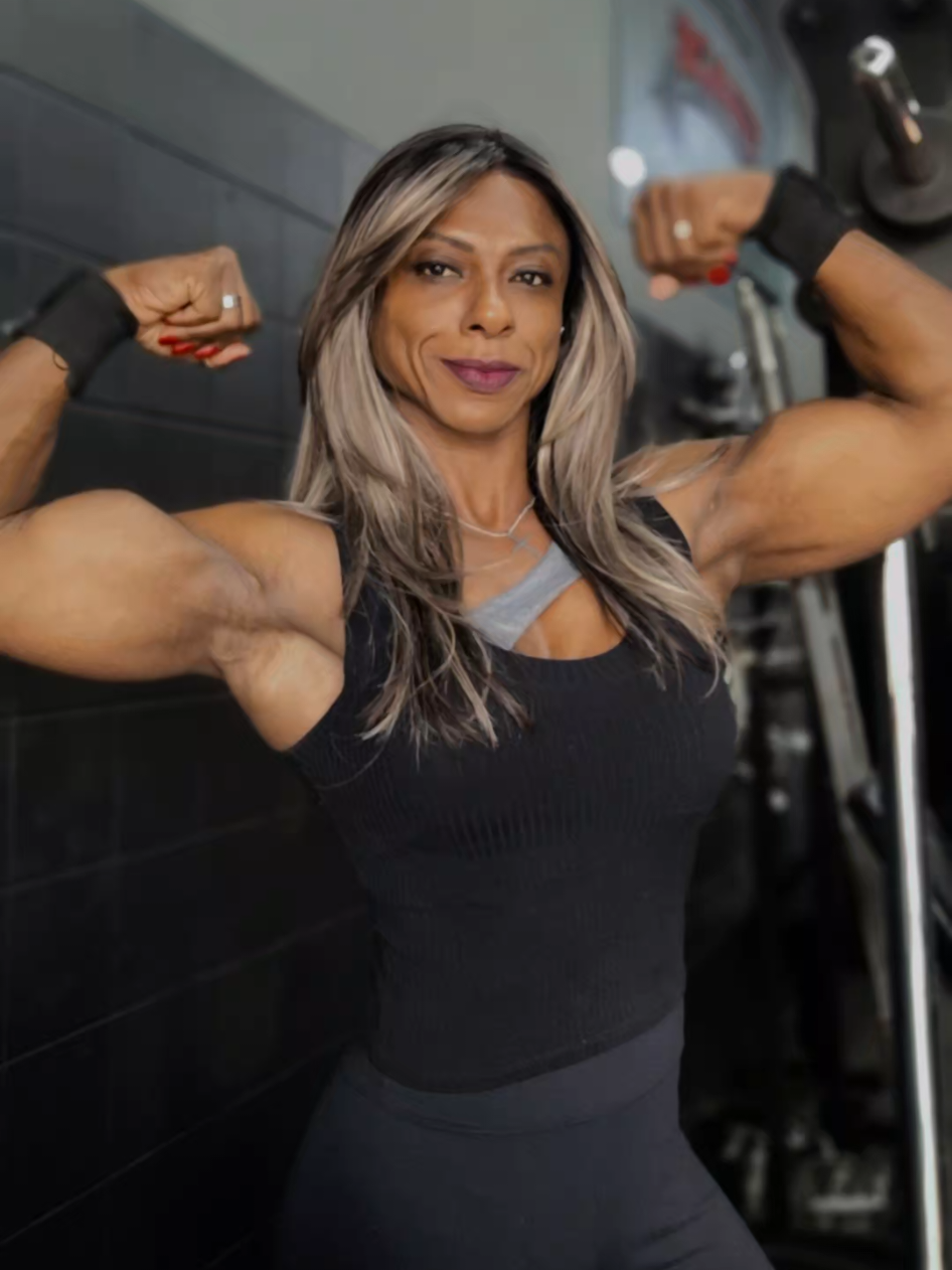 @Sarah_queenofmuscles👑