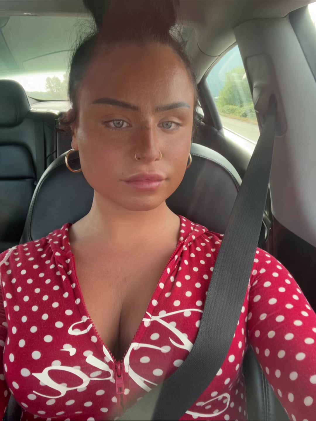 @joniethebrat