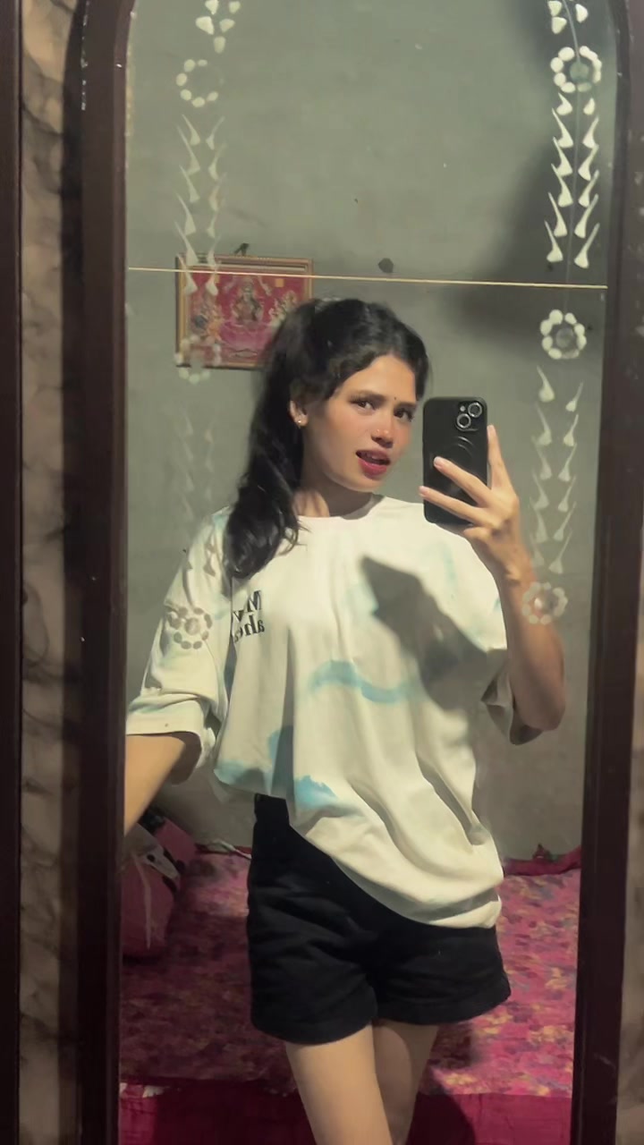 @ऋतु 🦋🖤