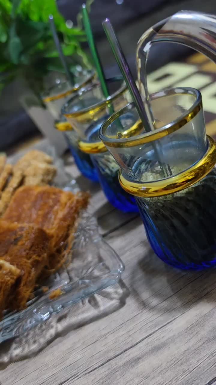 @حْوْرْ آلْعْيْنْ.
