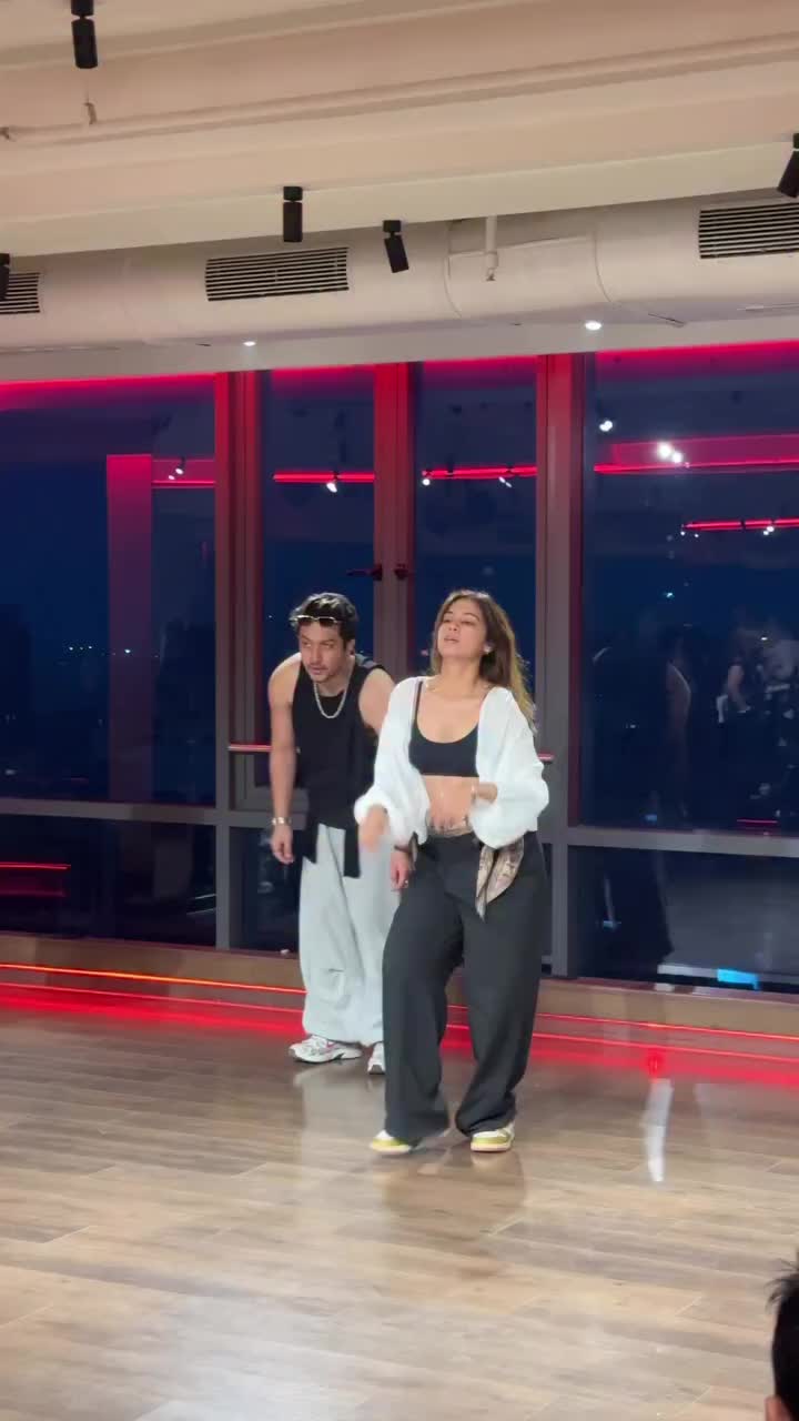 @CRAZY DANCING FACTORY💃🏿🕺