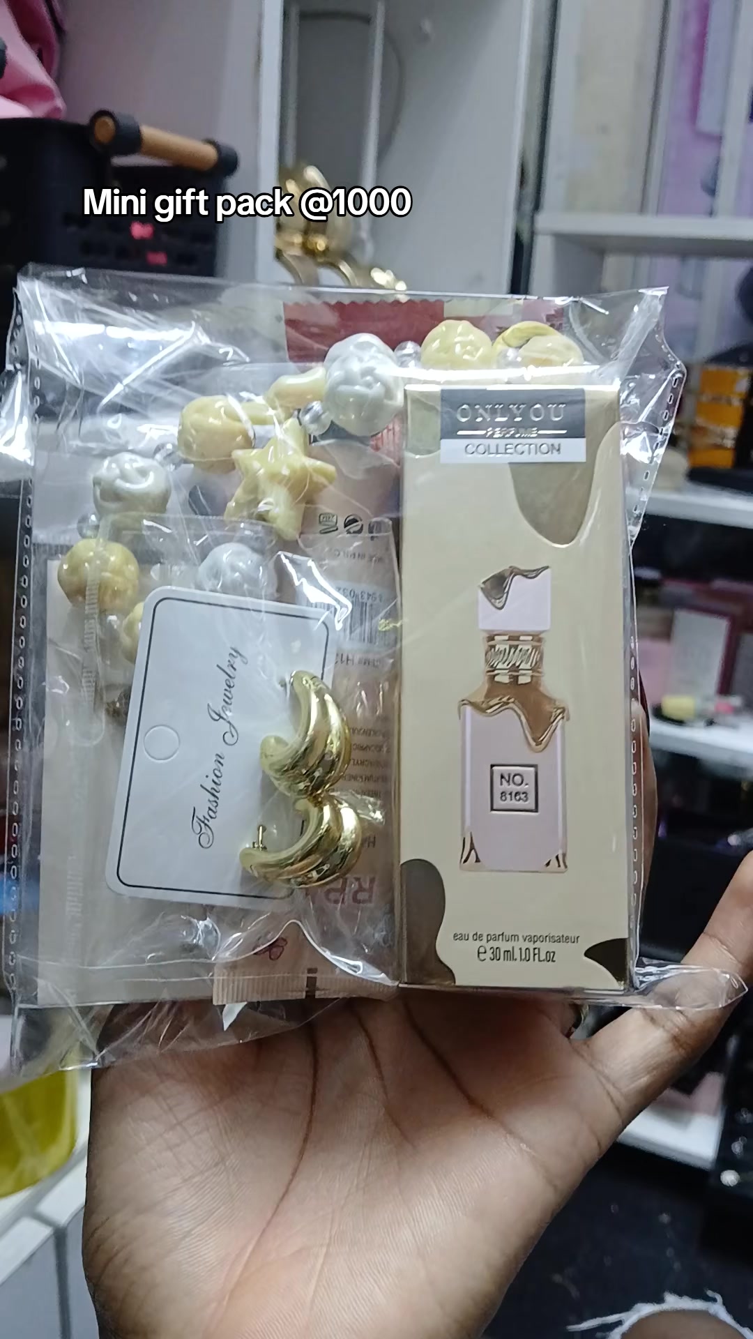 @Happy_Hampers gift shop.