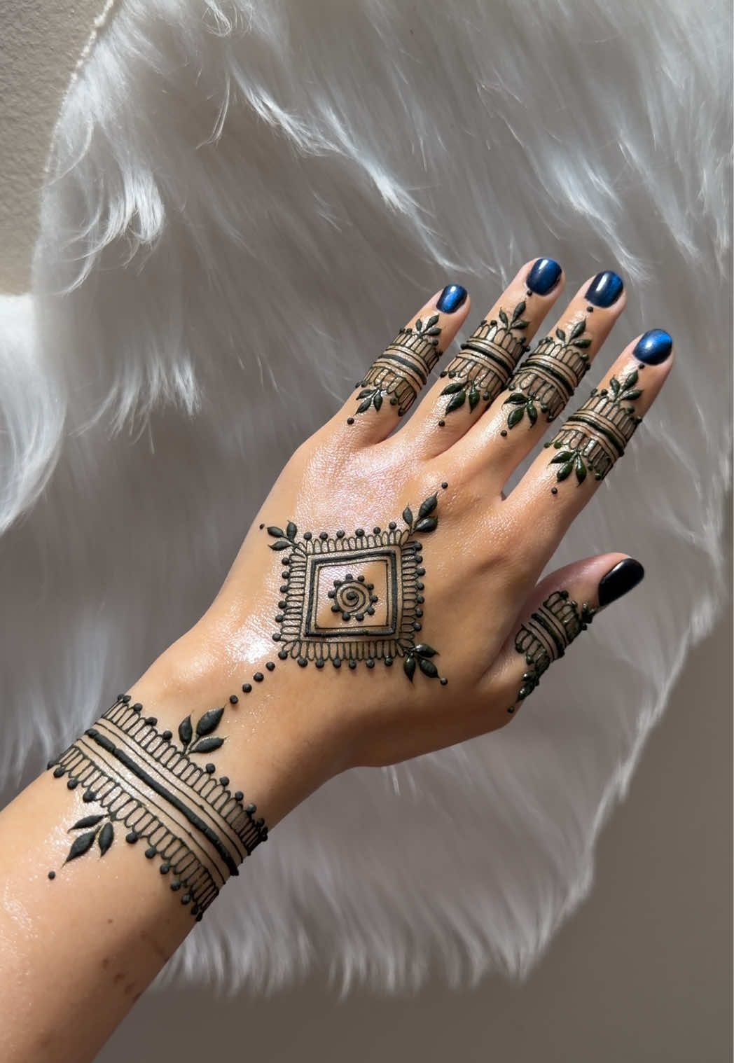@charmsofmehandi