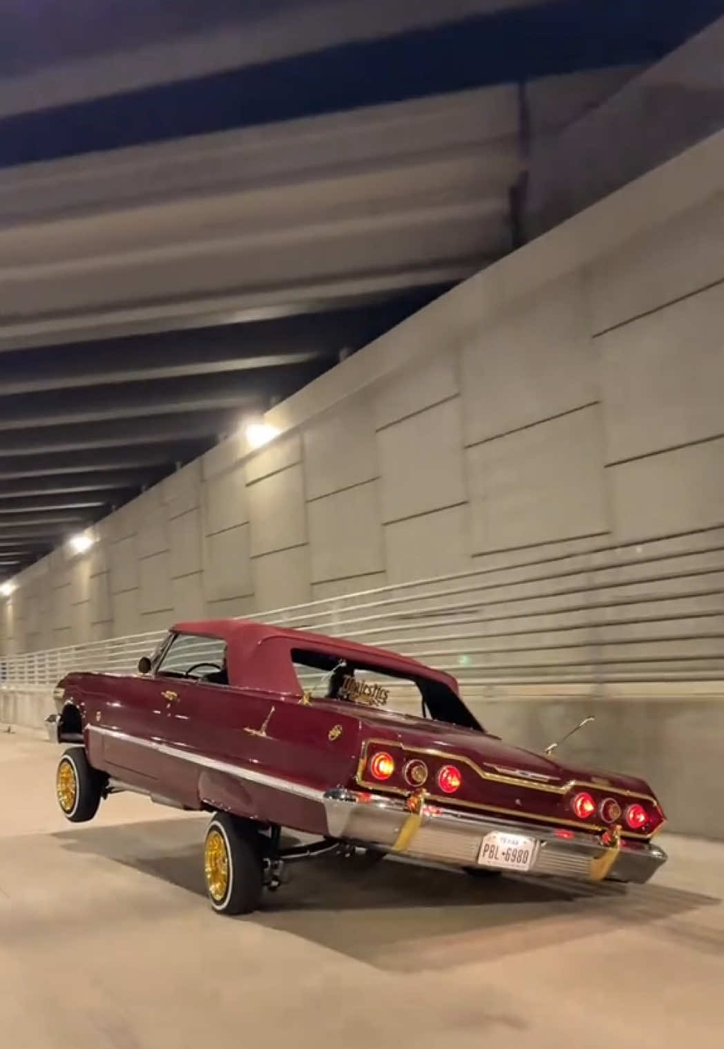 @Lowrider_Avenue