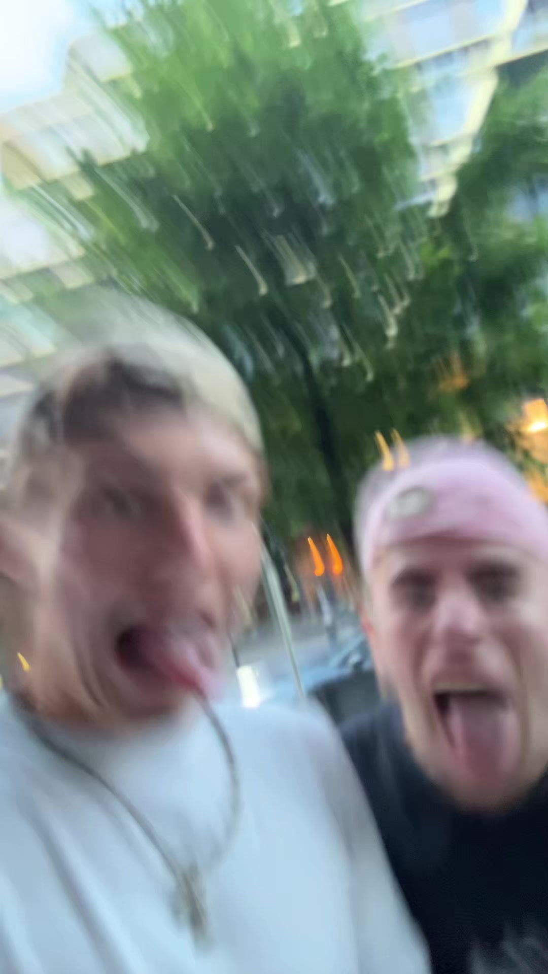 @Sqwimeee