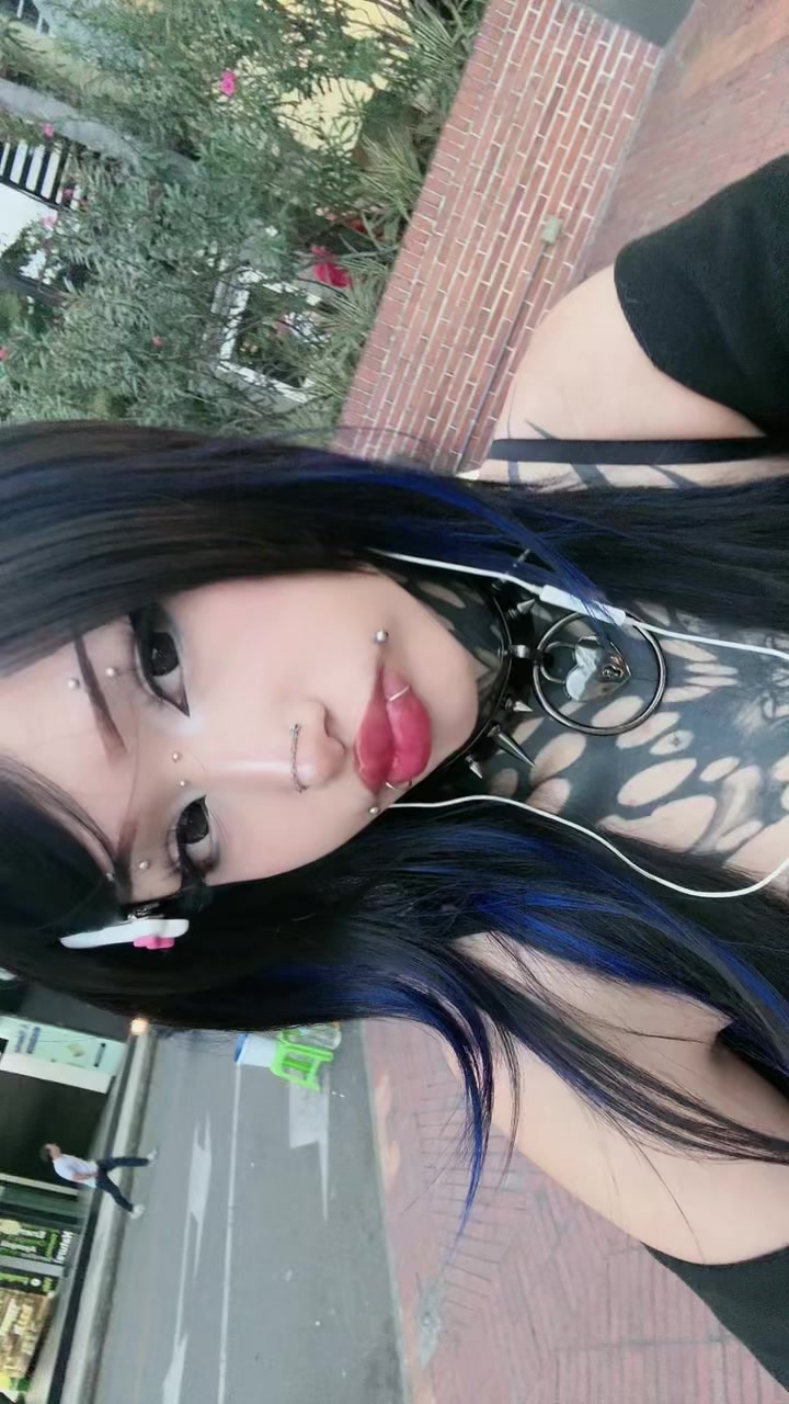 @goth_d0ll