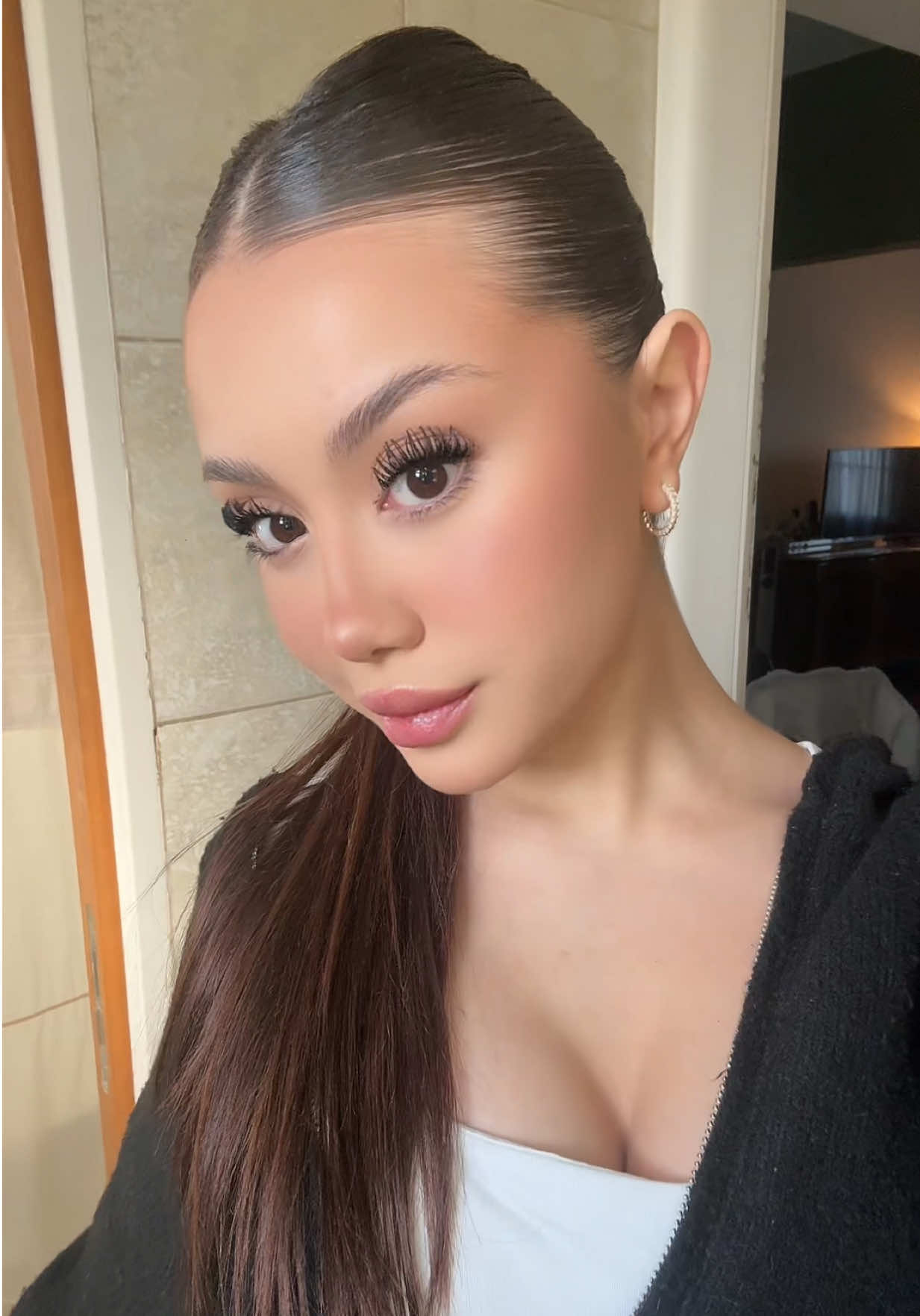 @T A N I A