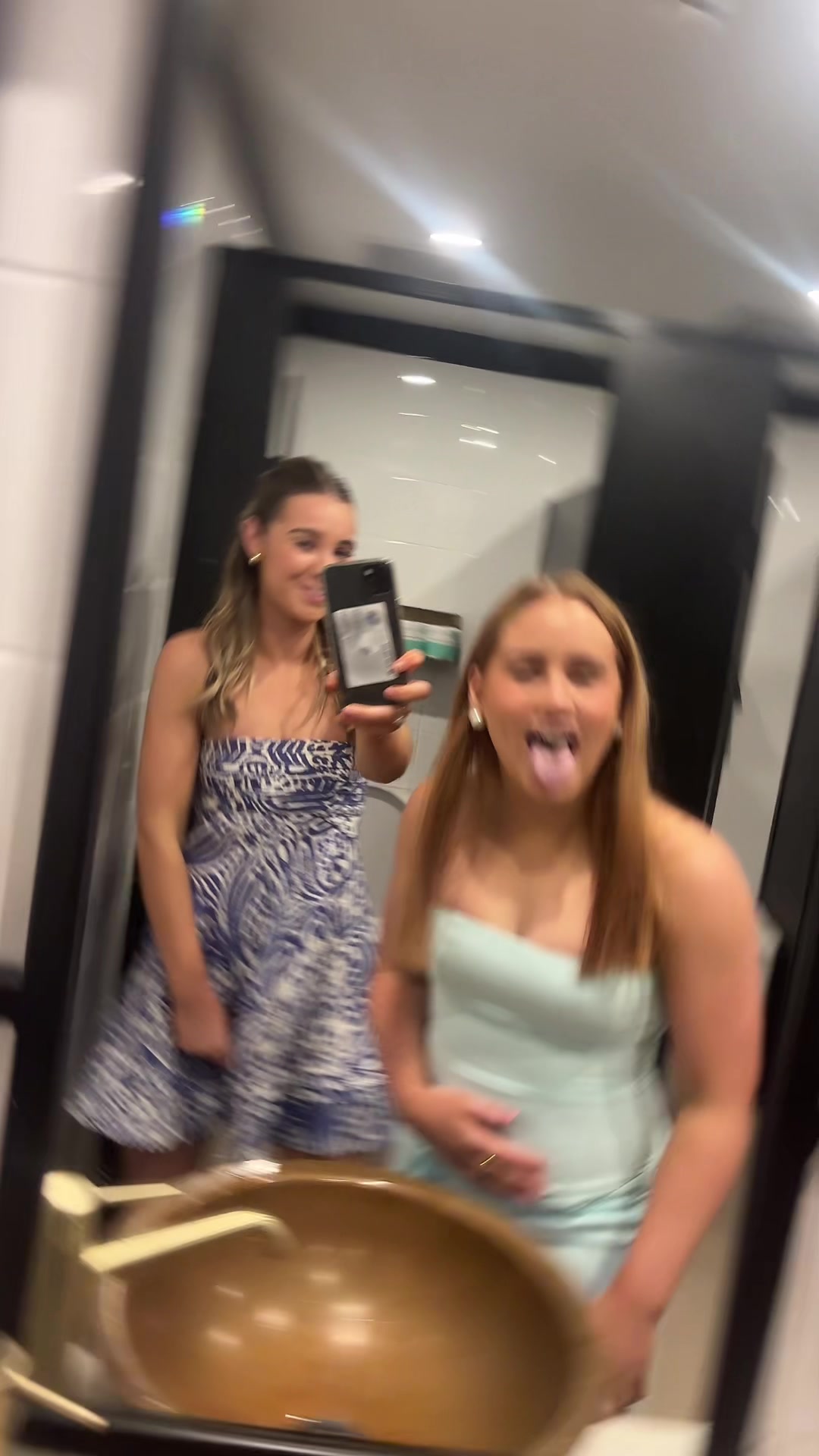 @Lara