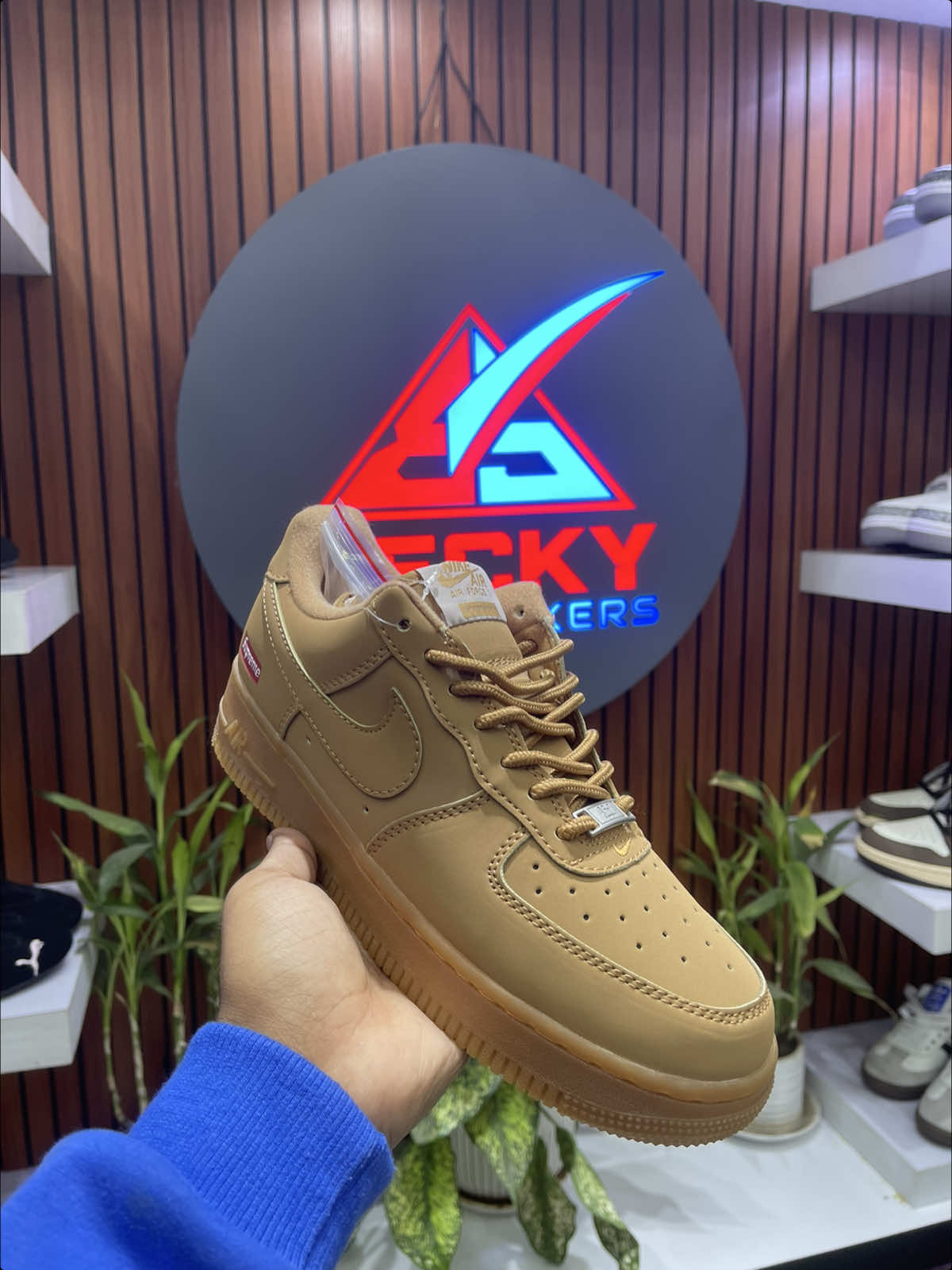 @Chitwan Becky Sneakers