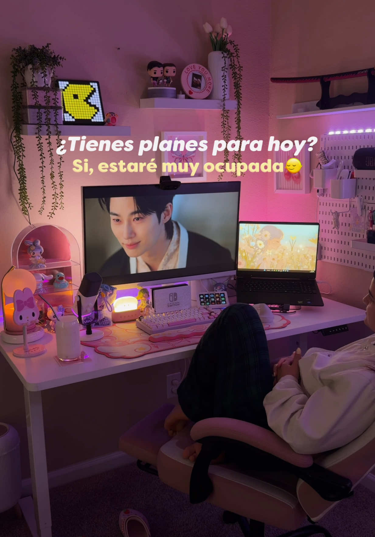 @Paola | Cozy Desk Setup