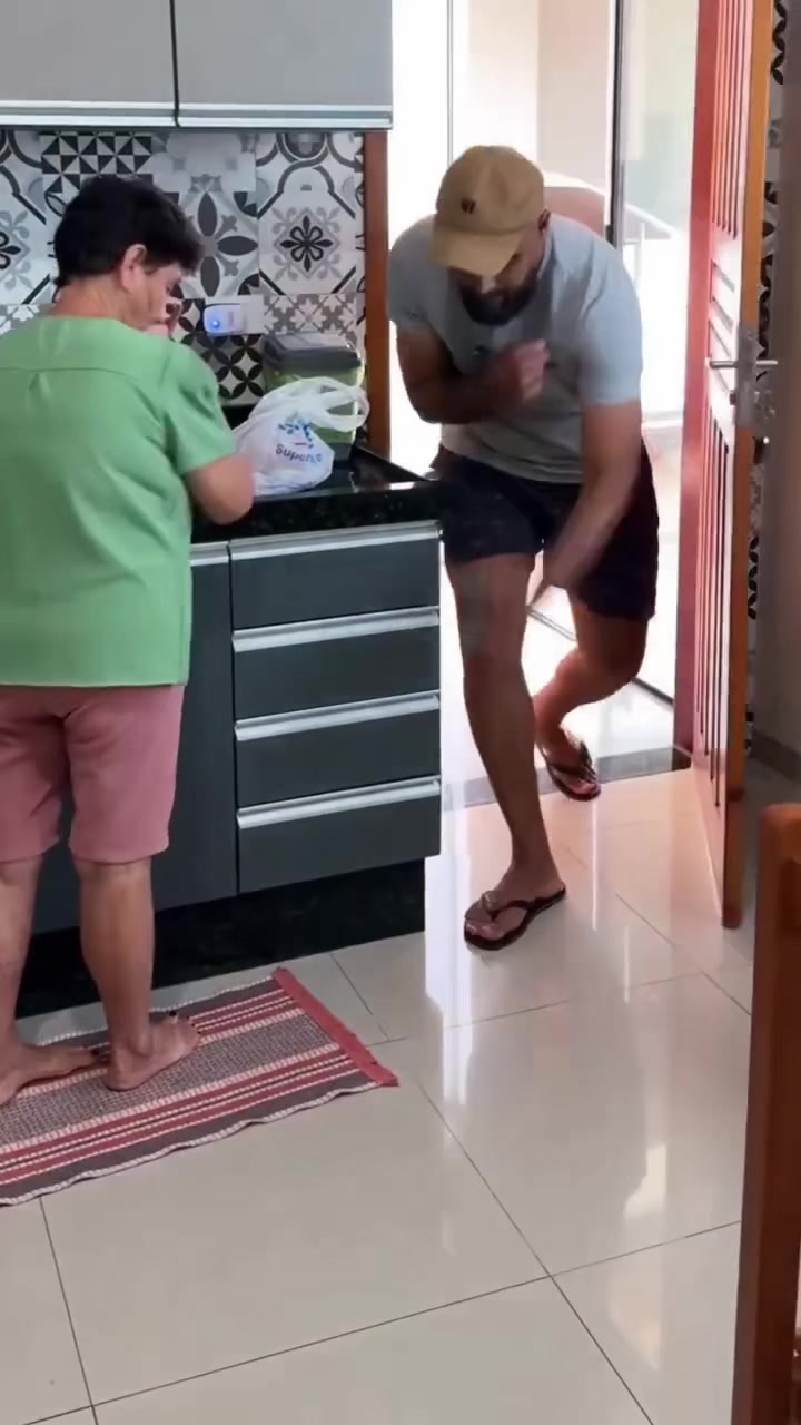@Fala, Vov&oacute;