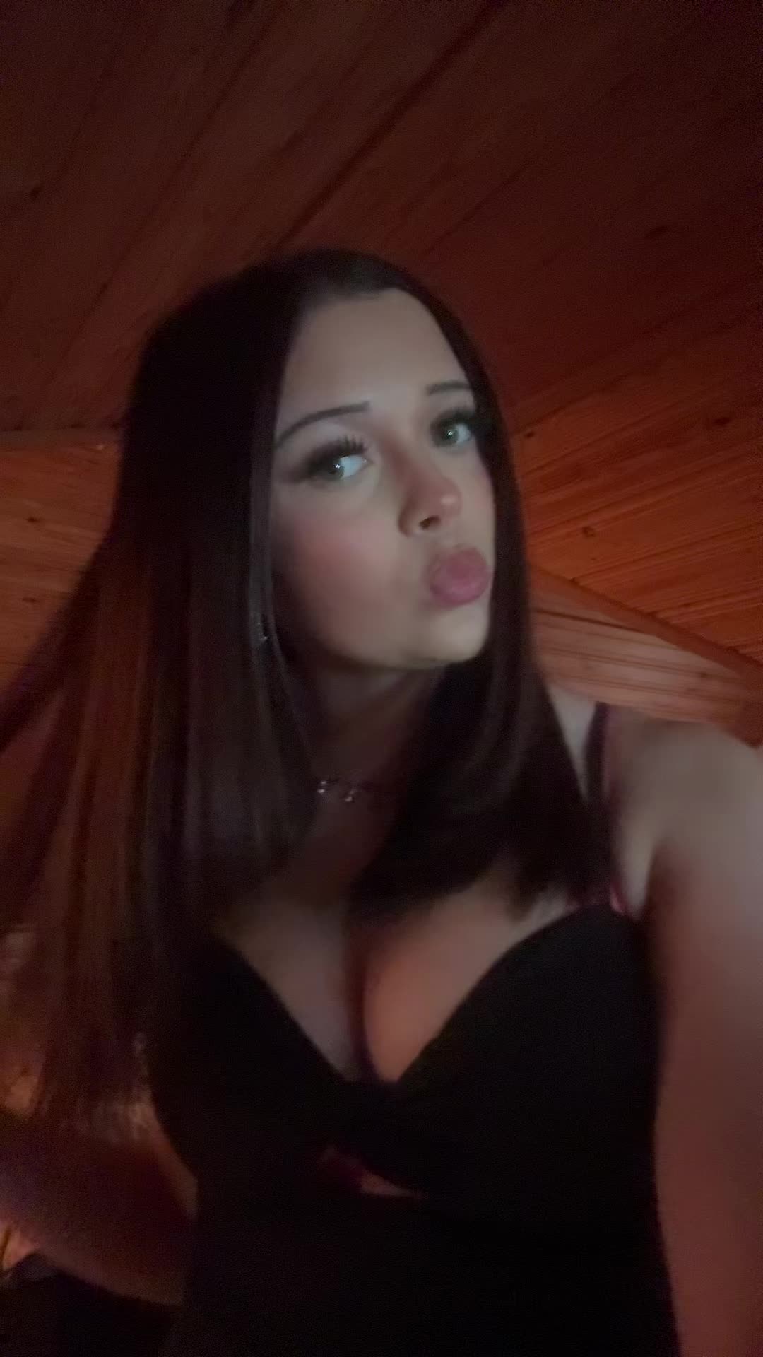 @𝓗𝓸𝓵𝓵𝓼𝓪𝓷❣️