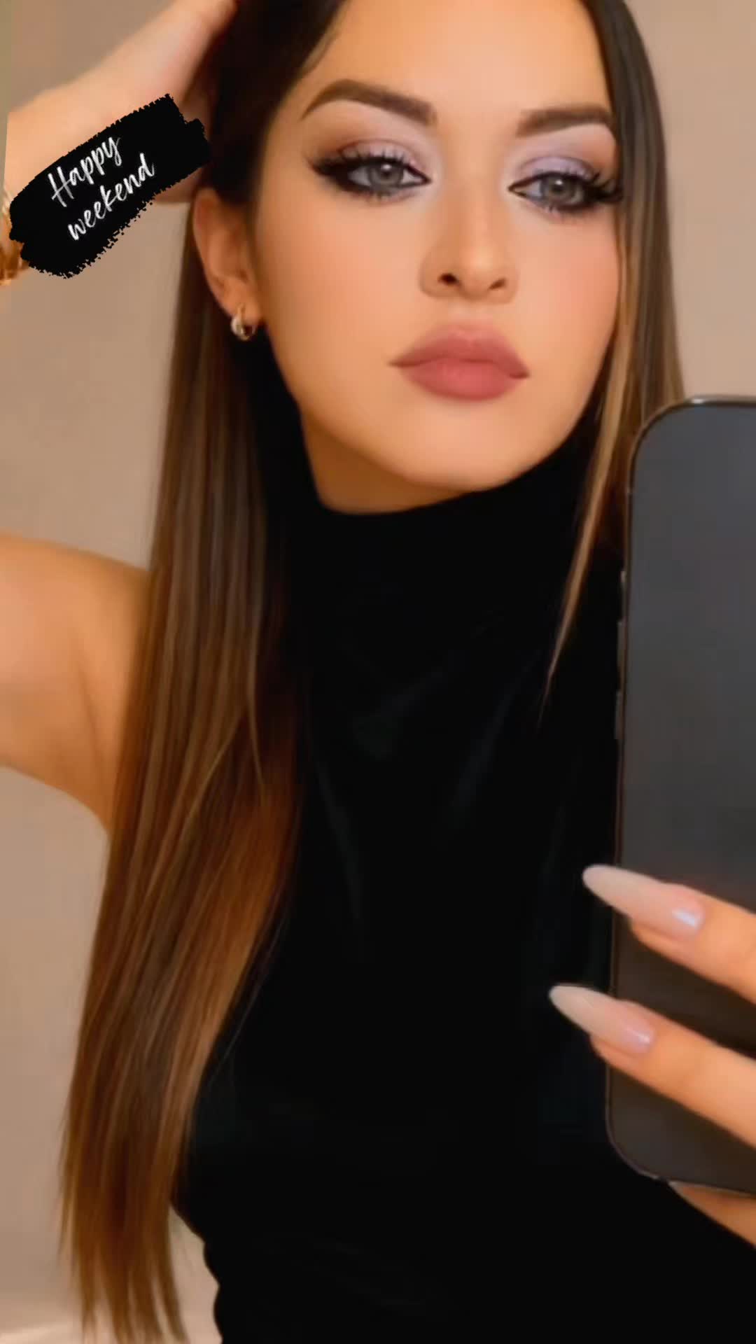 @Simona 💋. Ti segue.