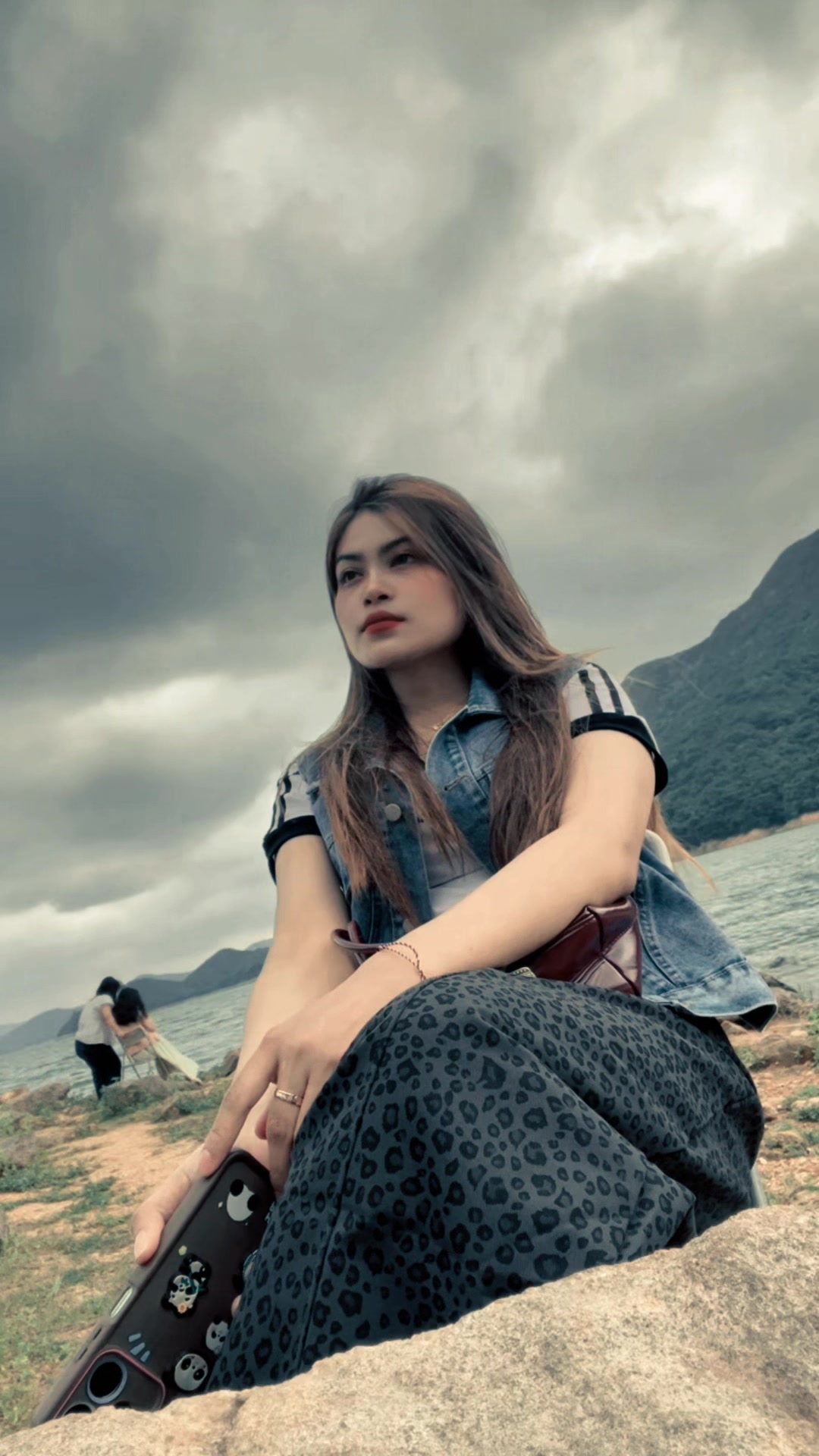 @AMI AGHATA🇭🇰