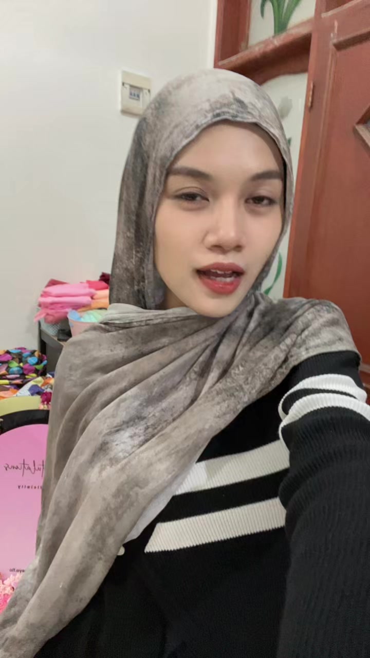 @Maudhy Ferari