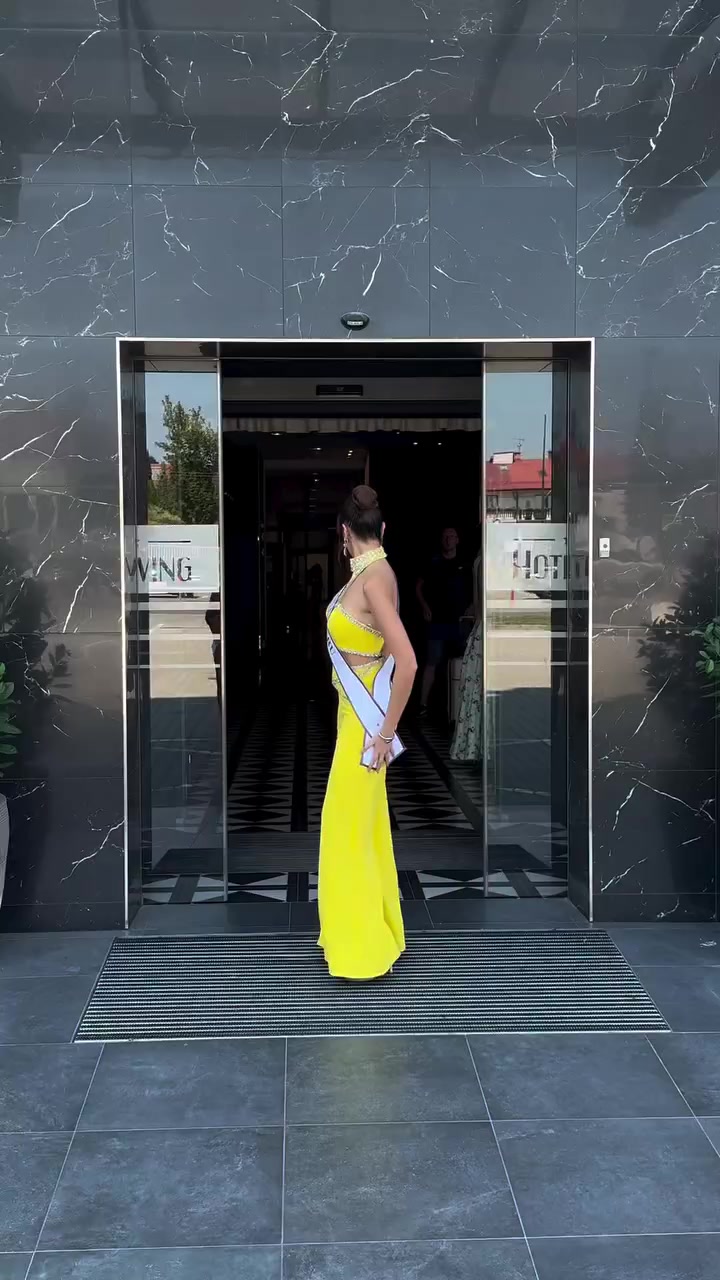 @LatinaUniversal