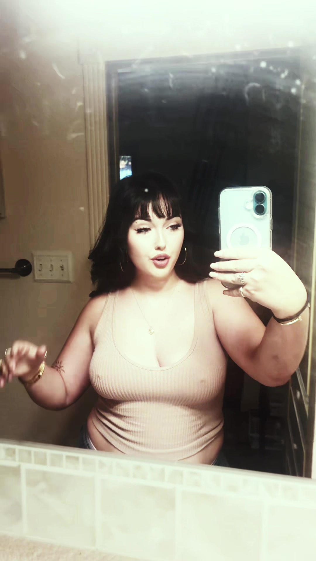 @shayla_dow