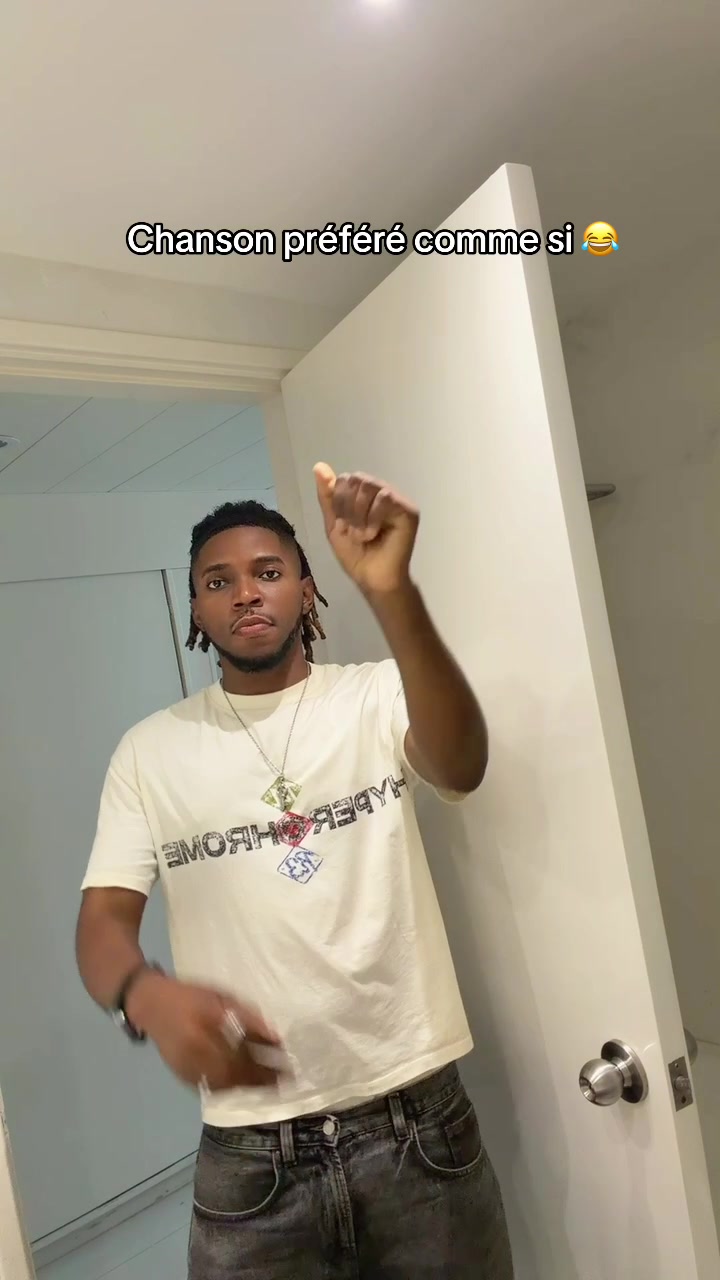 @Jonathan _muana m&egrave;re