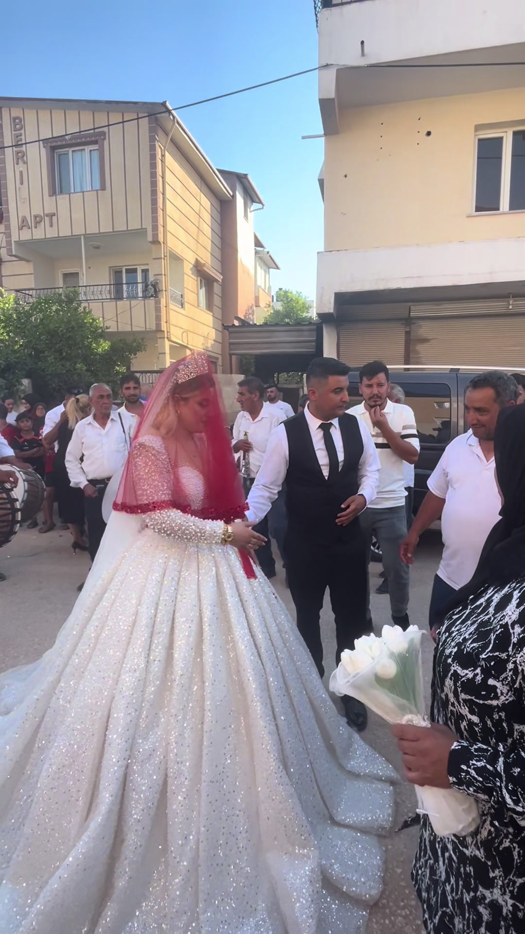 @nur.özpınar