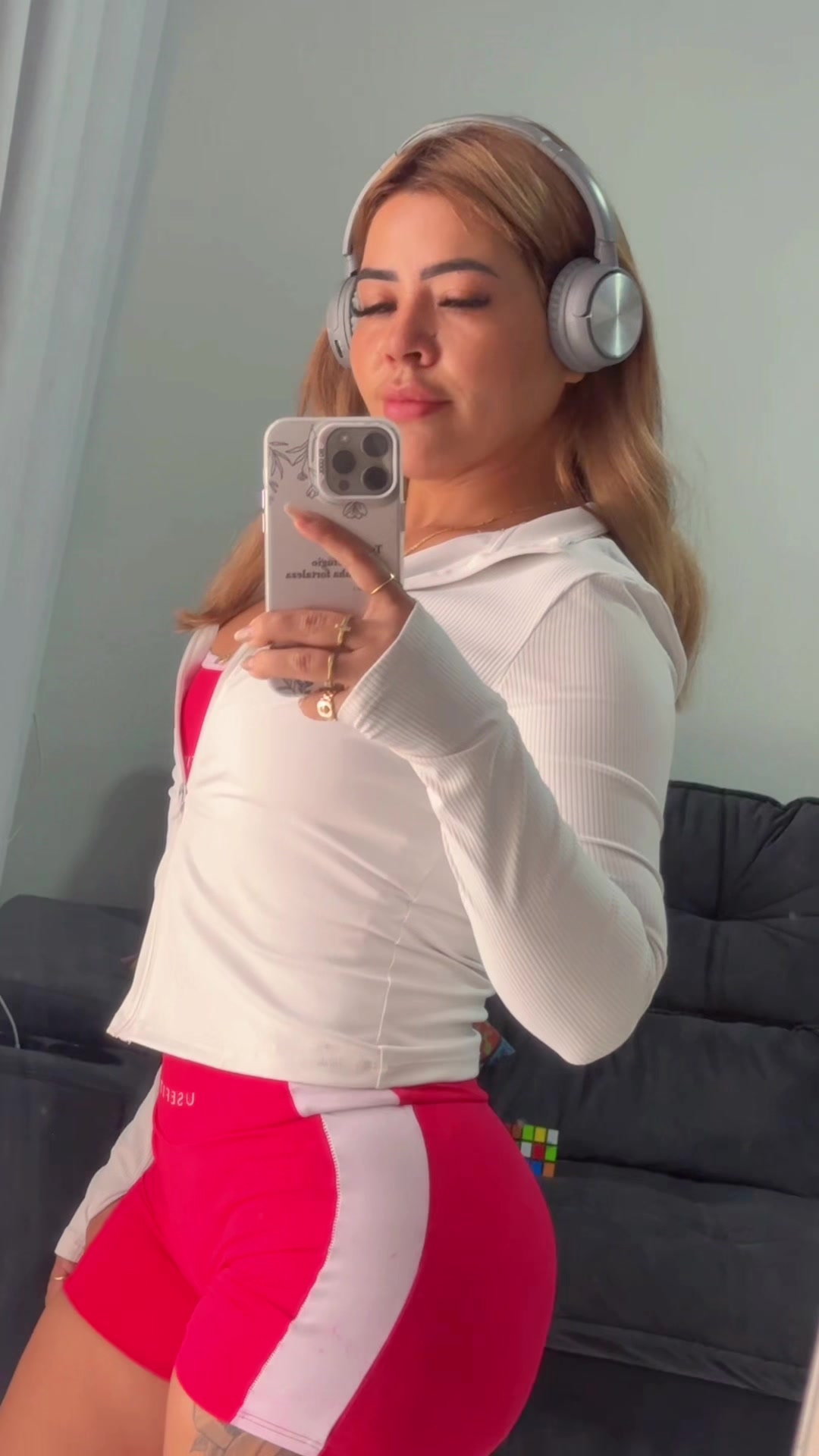 @Tha&iacute;s Priscila
