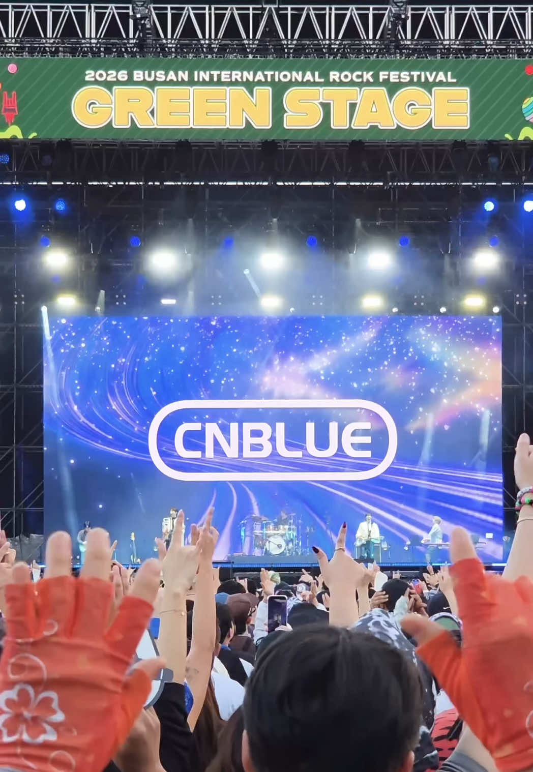 @CNBLUE