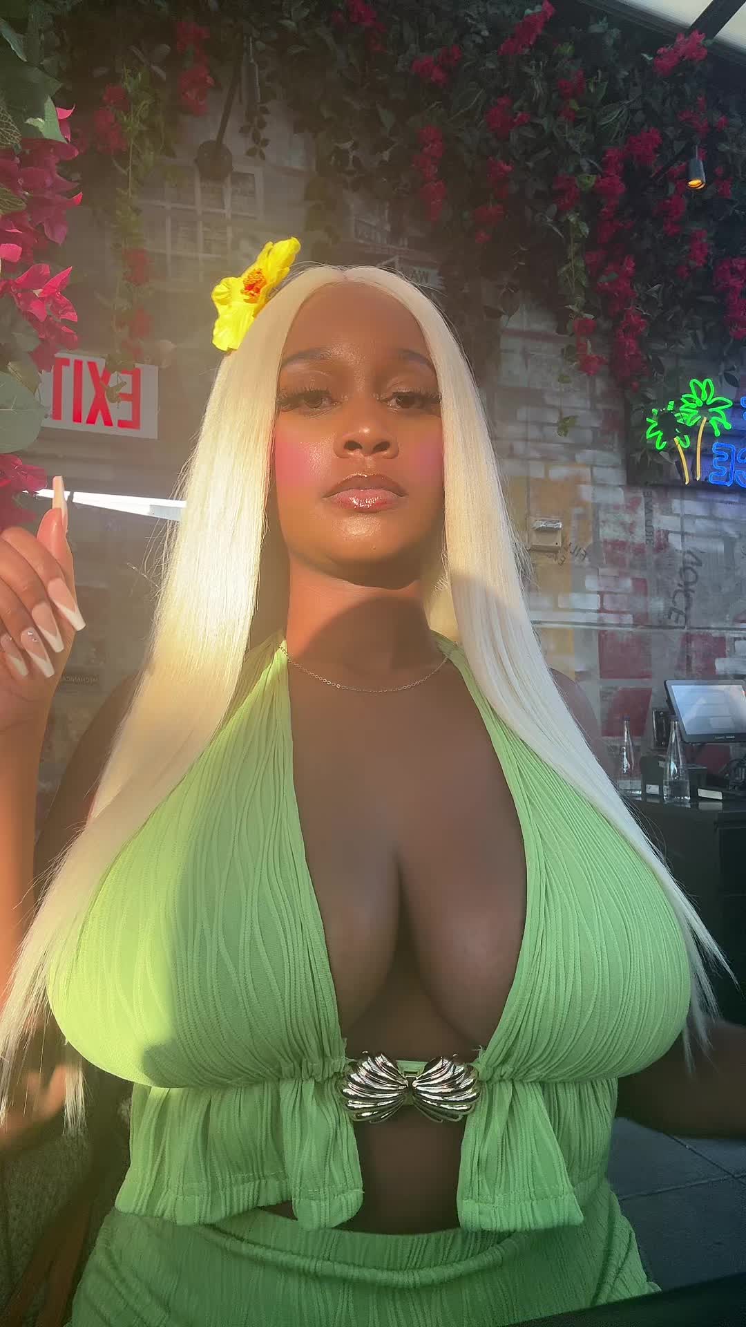 @Juliee