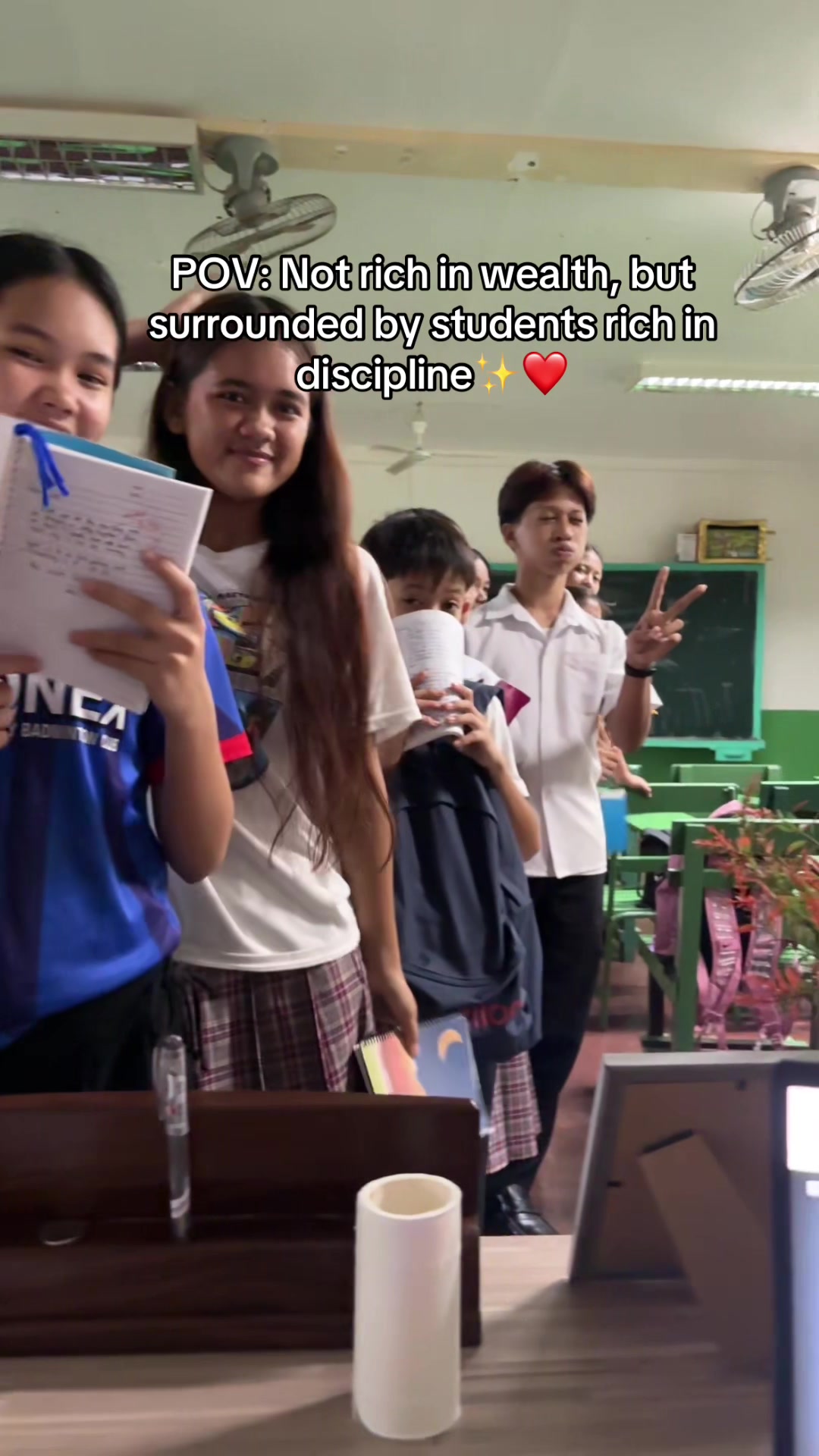 @𝑀𝒾𝓈𝓈 𝑅𝑜𝒸𝒽 👩&zwj;🏫🇵🇭