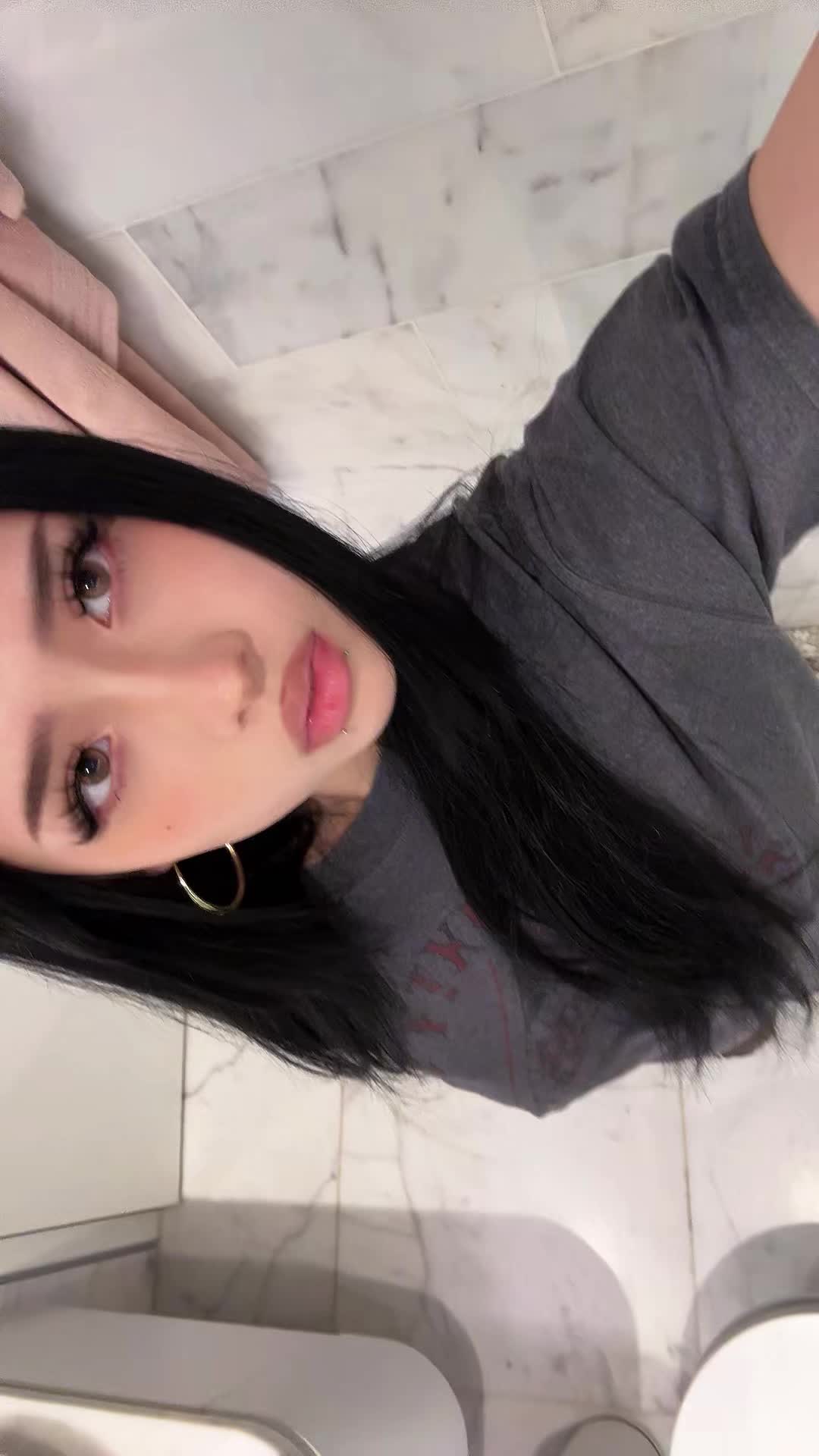 @￶