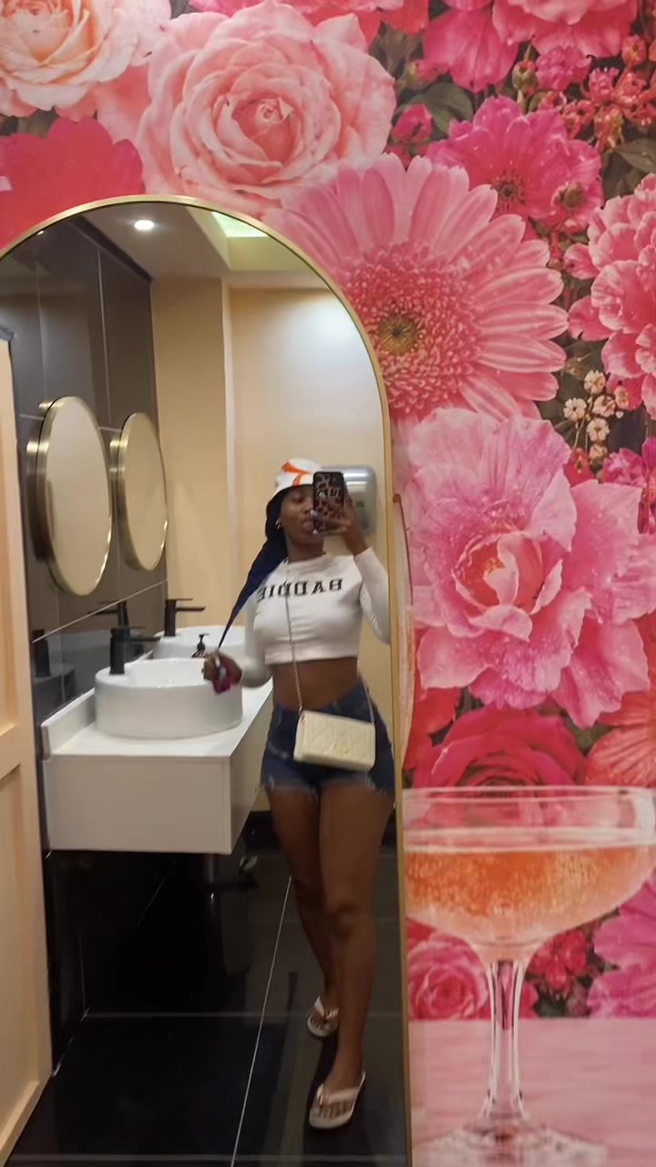 @evelinekaphe