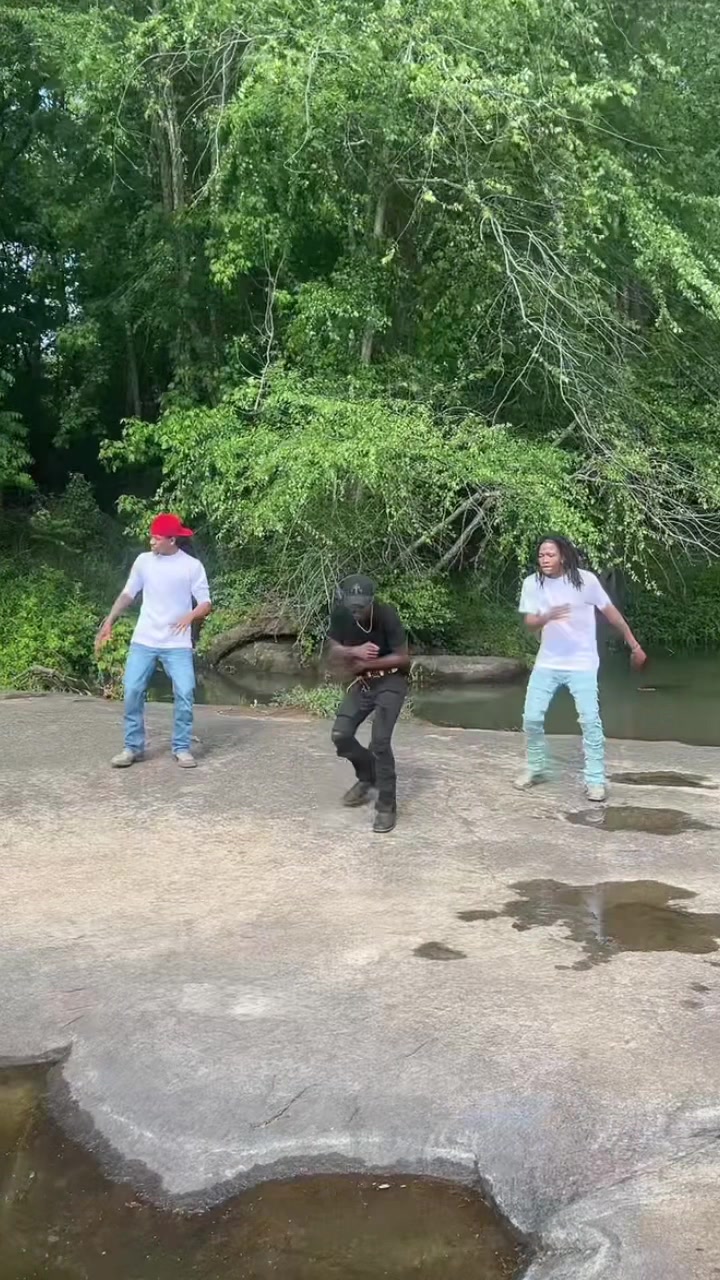 @Ghettotwins_
