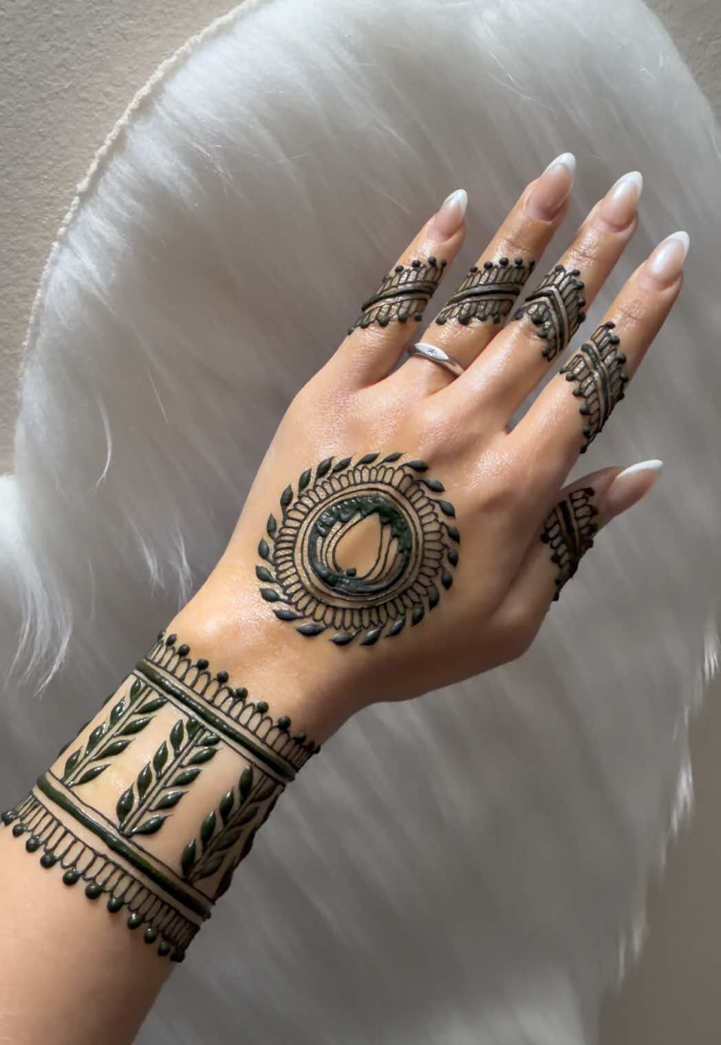 @charmsofmehandi