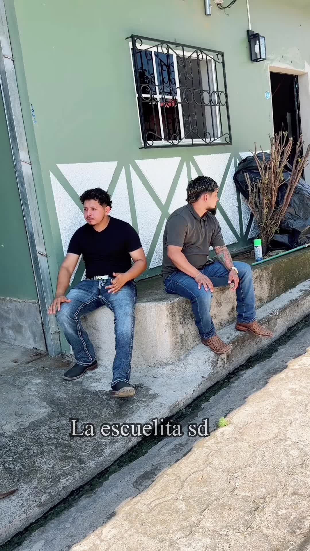 @Laescuelitasd_Oficial