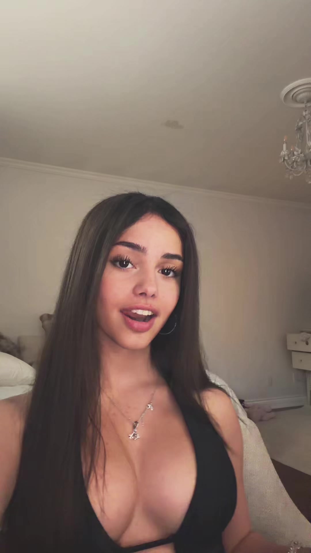 @⃟