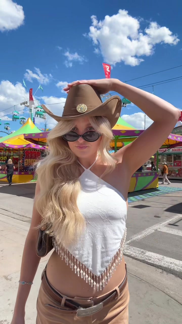 @dumbblondediary