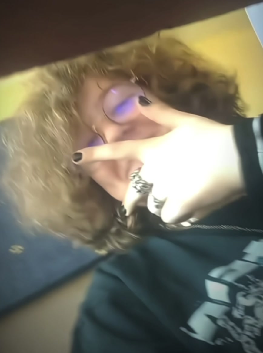 @𝓢𝓸𝓯𝓲𝓳𝓪 𓆩🖤𓆪 𓆩🤍𓆪