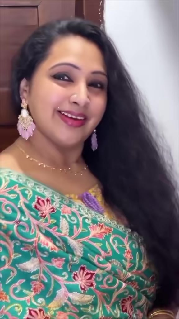 @)(সুমি চোীধুরী)(