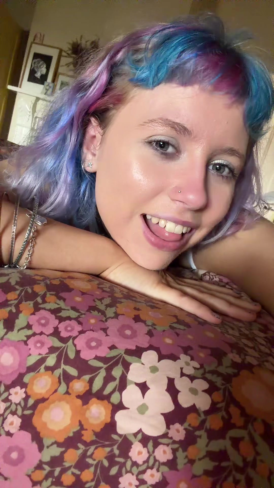 @Teenage alien 👽☮️