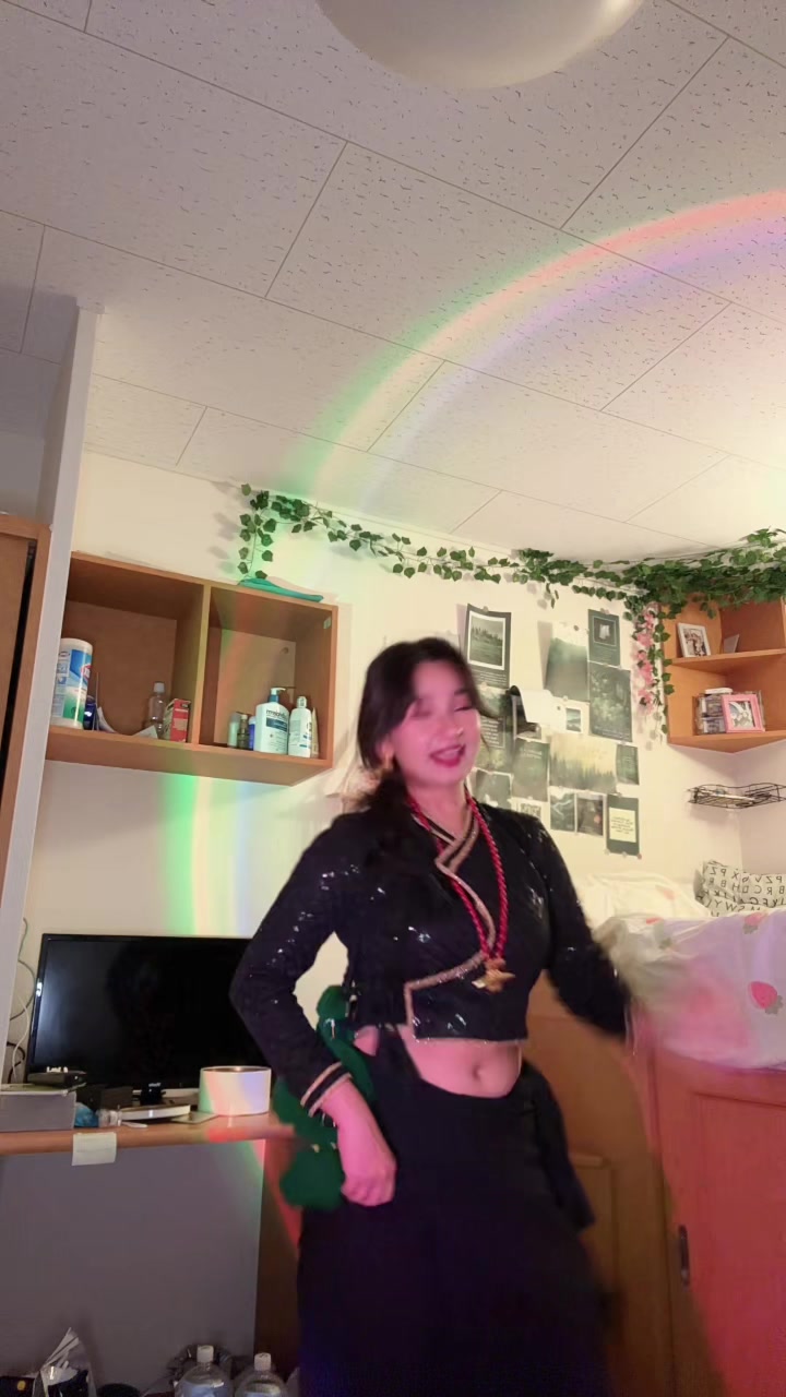 @ALINA🌸
