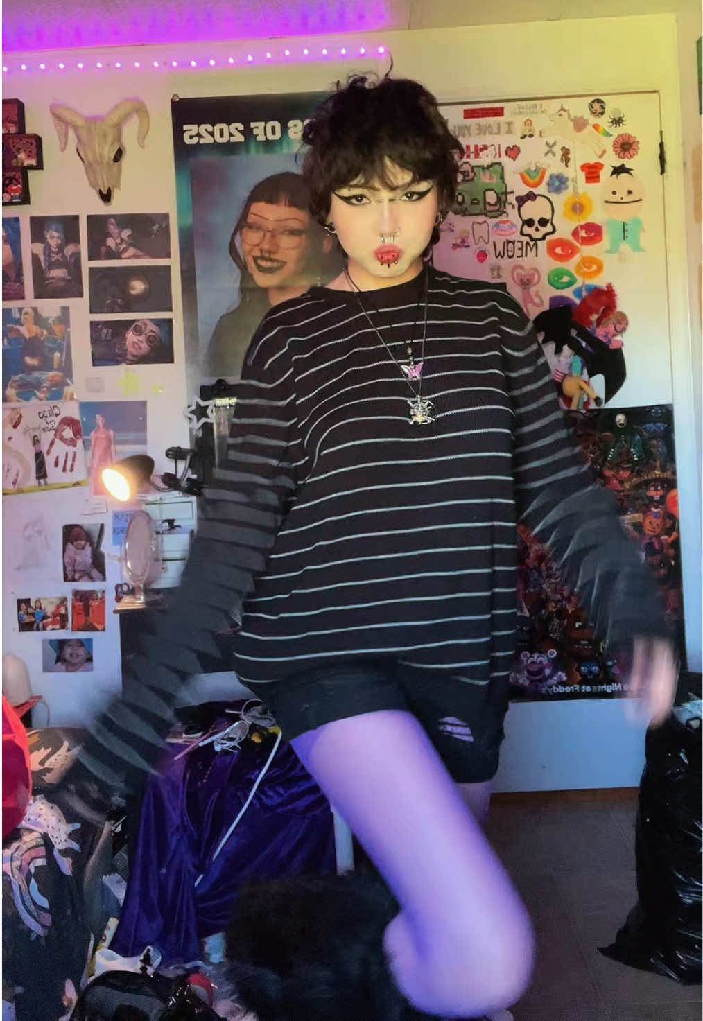 @luv3n4 /•᷅•᷄\੭