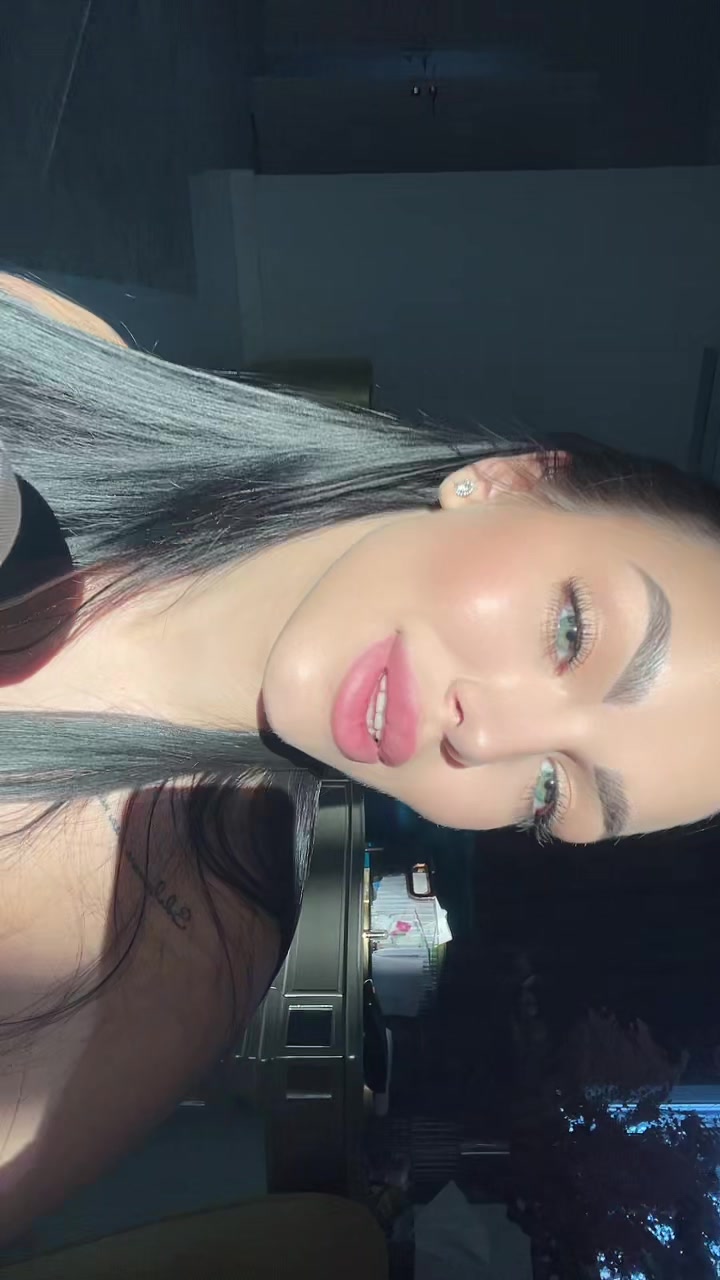 @adelyinna
