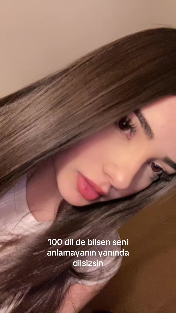 @𝒯