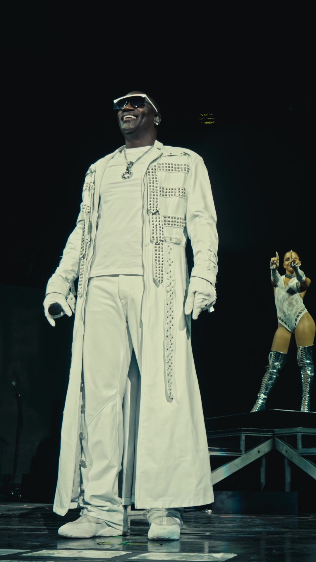 @AKON