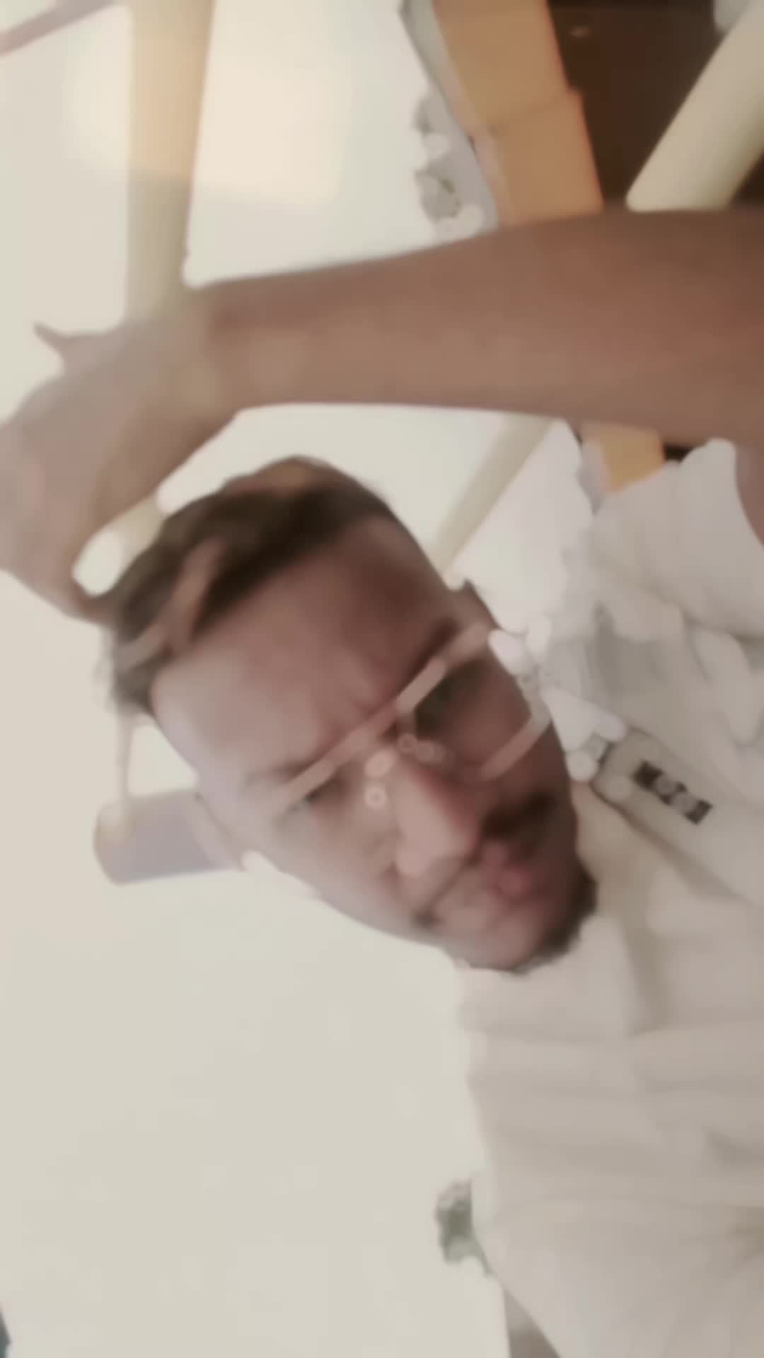 @V🔑