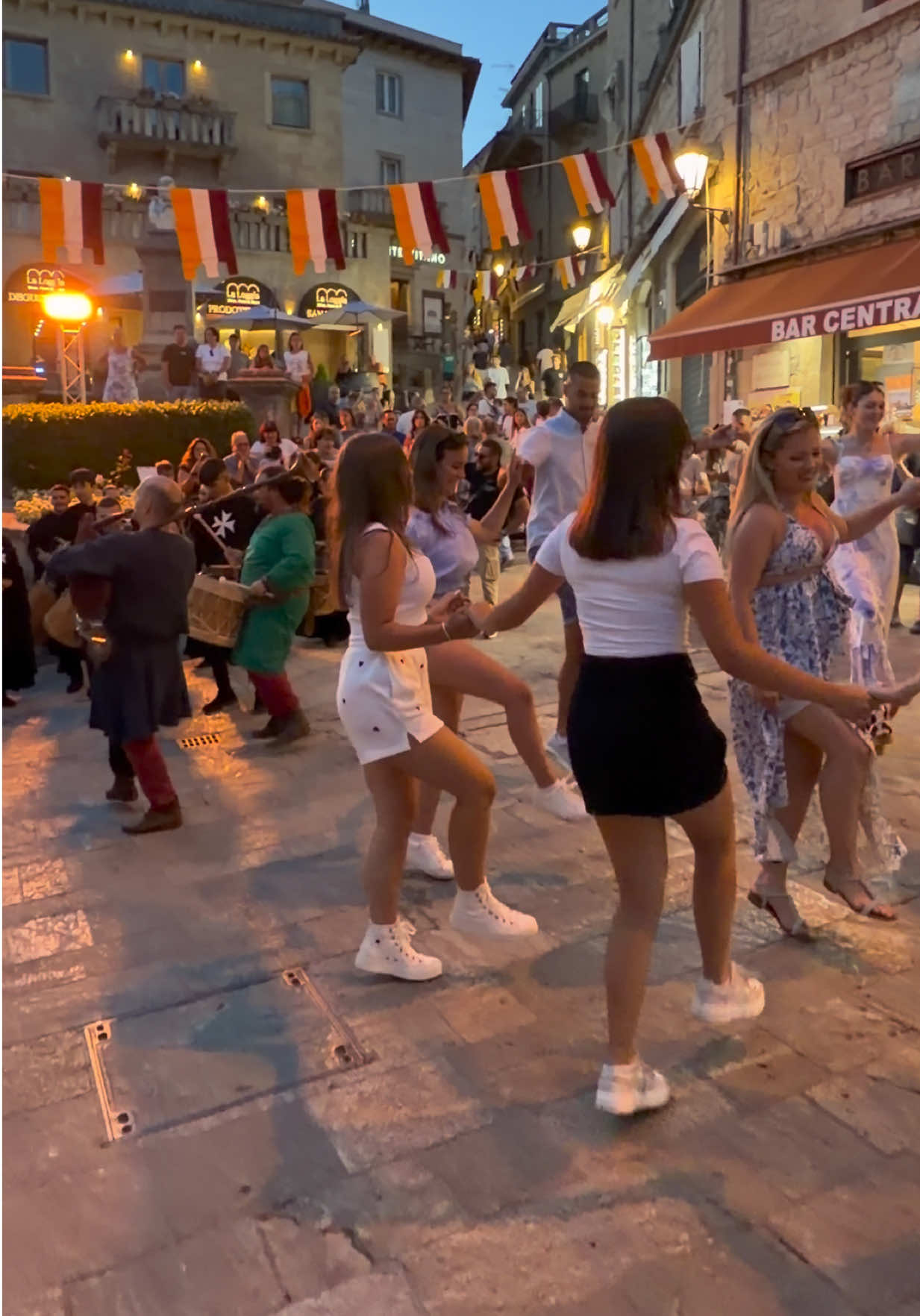 @Анастасија • Folk Vibes