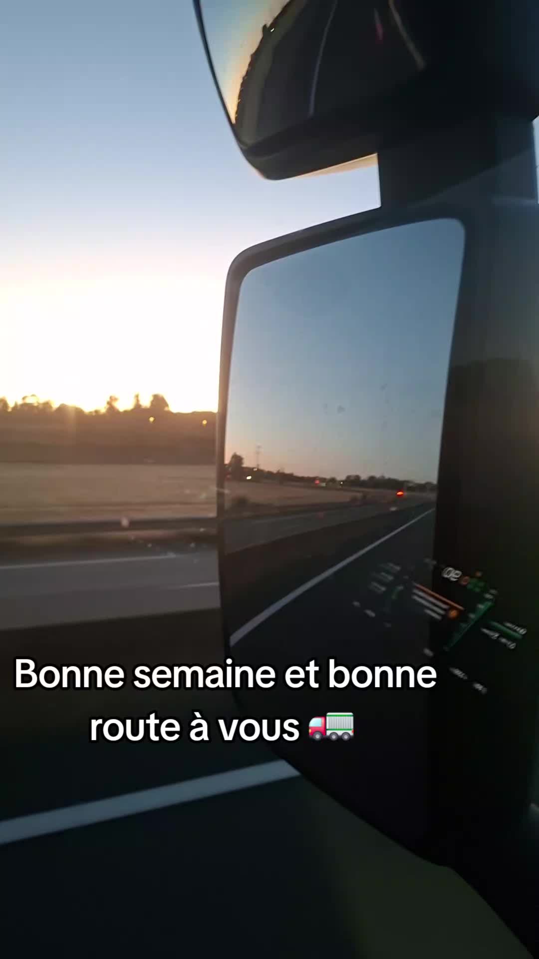 @Emilie Joly947