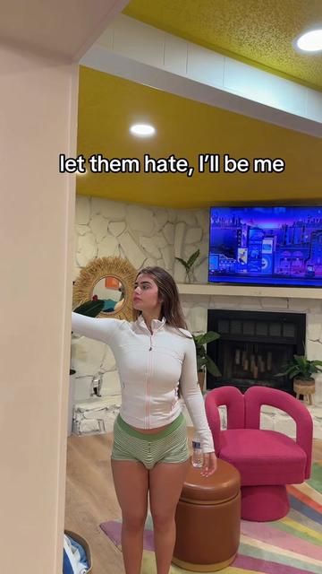 @Bella